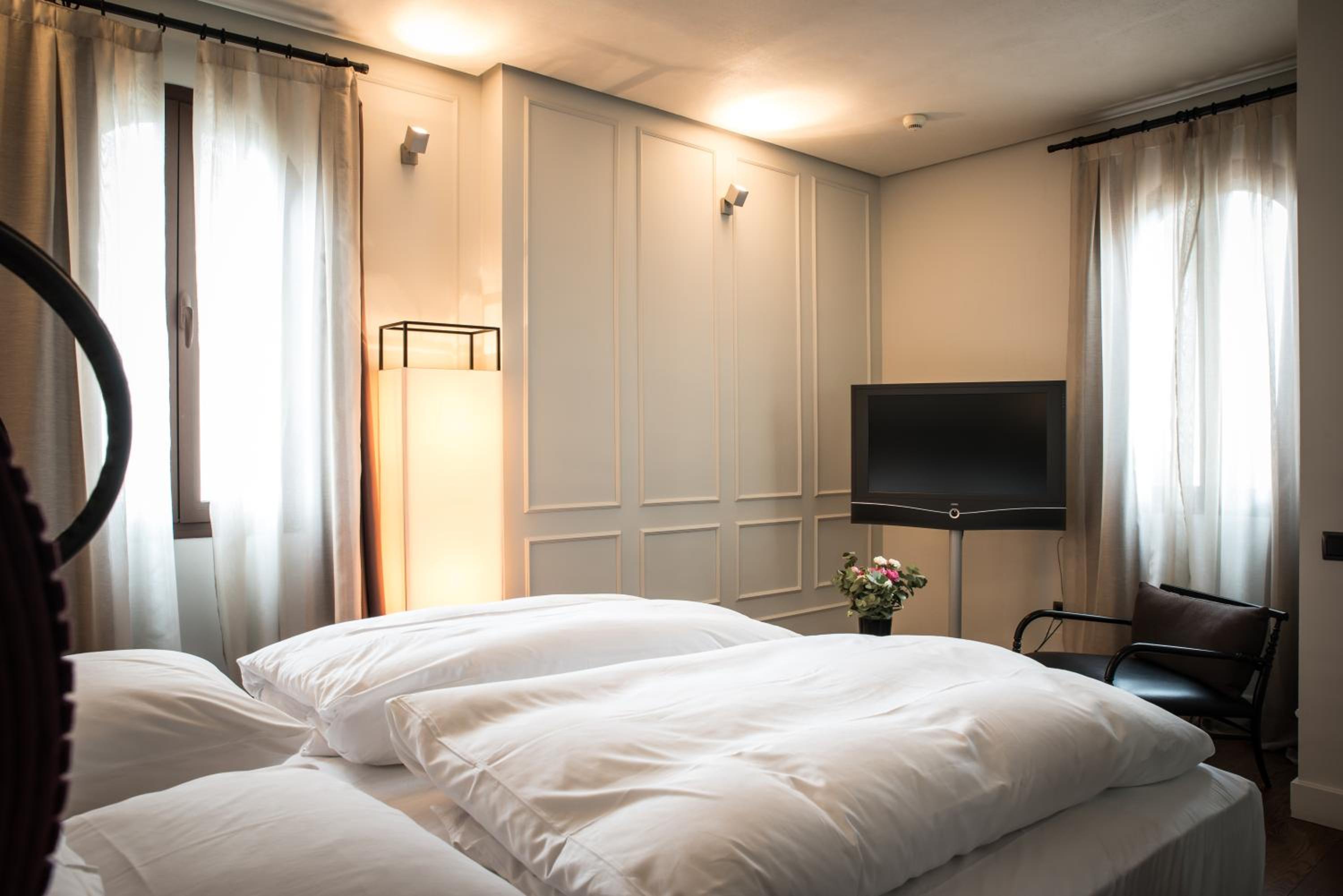Deluxe Double or Twin Room - Photo 7