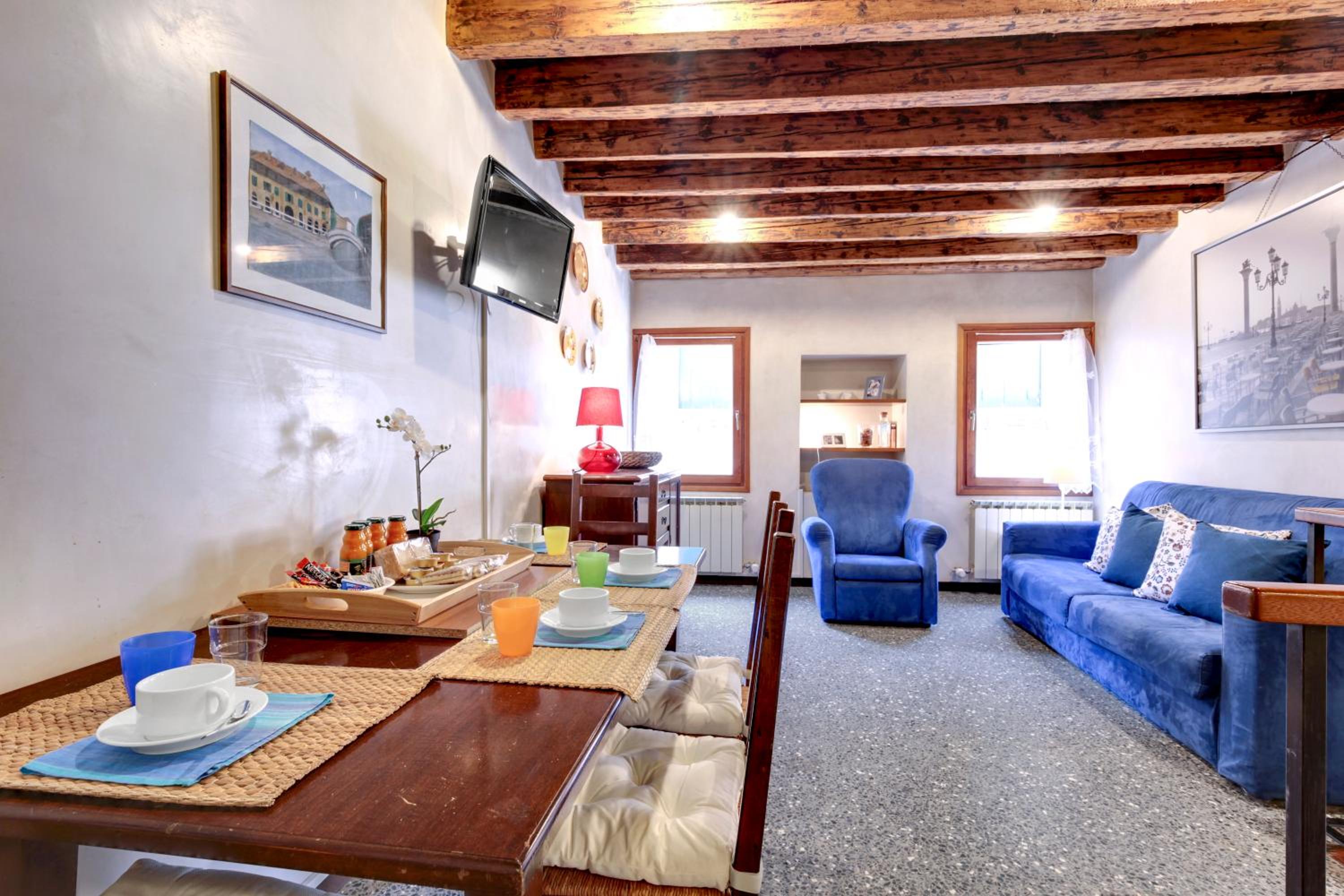 Apartment photo 2