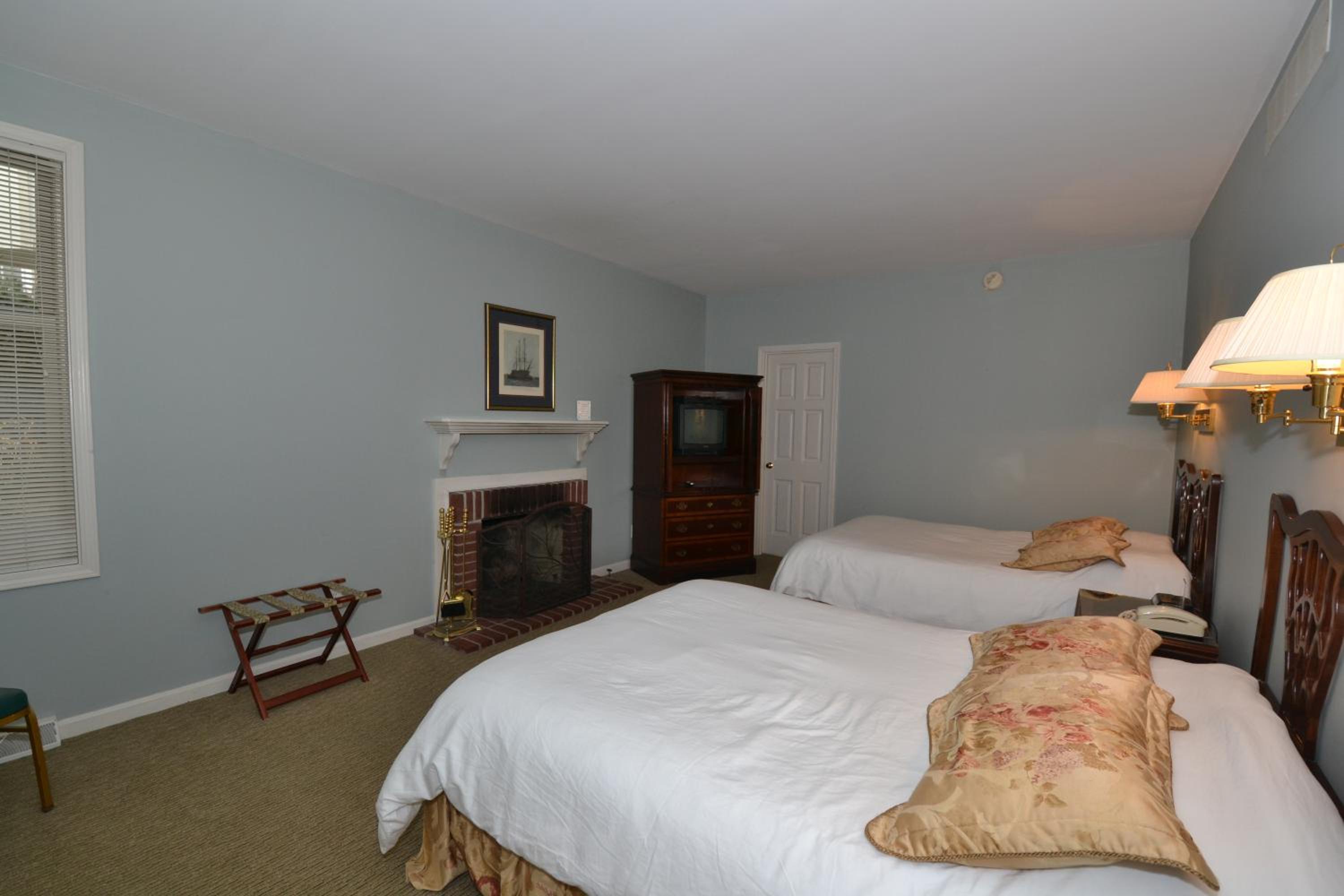 Queen Suite - Photo 19