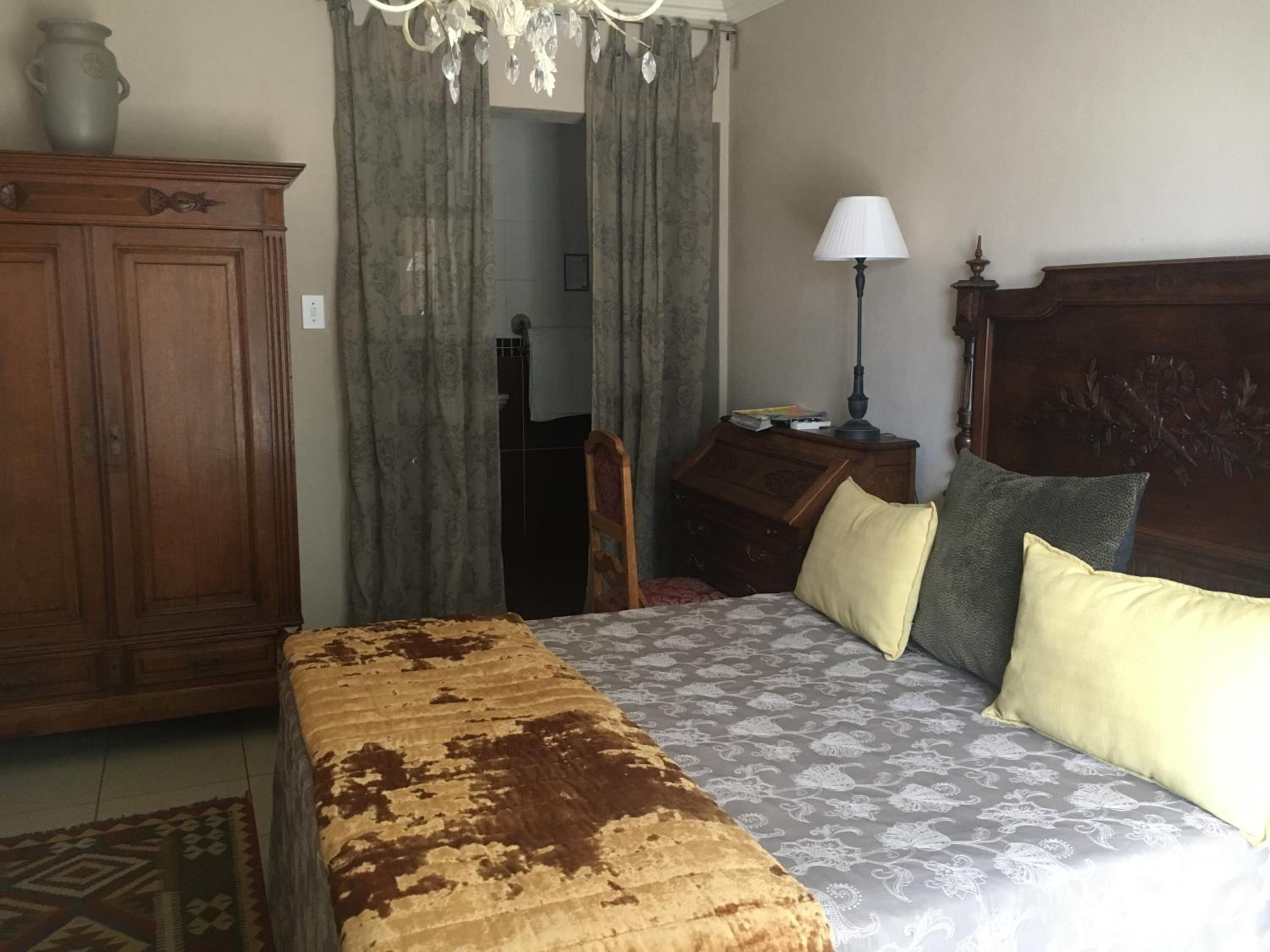 Standard Double Room - Photo 17
