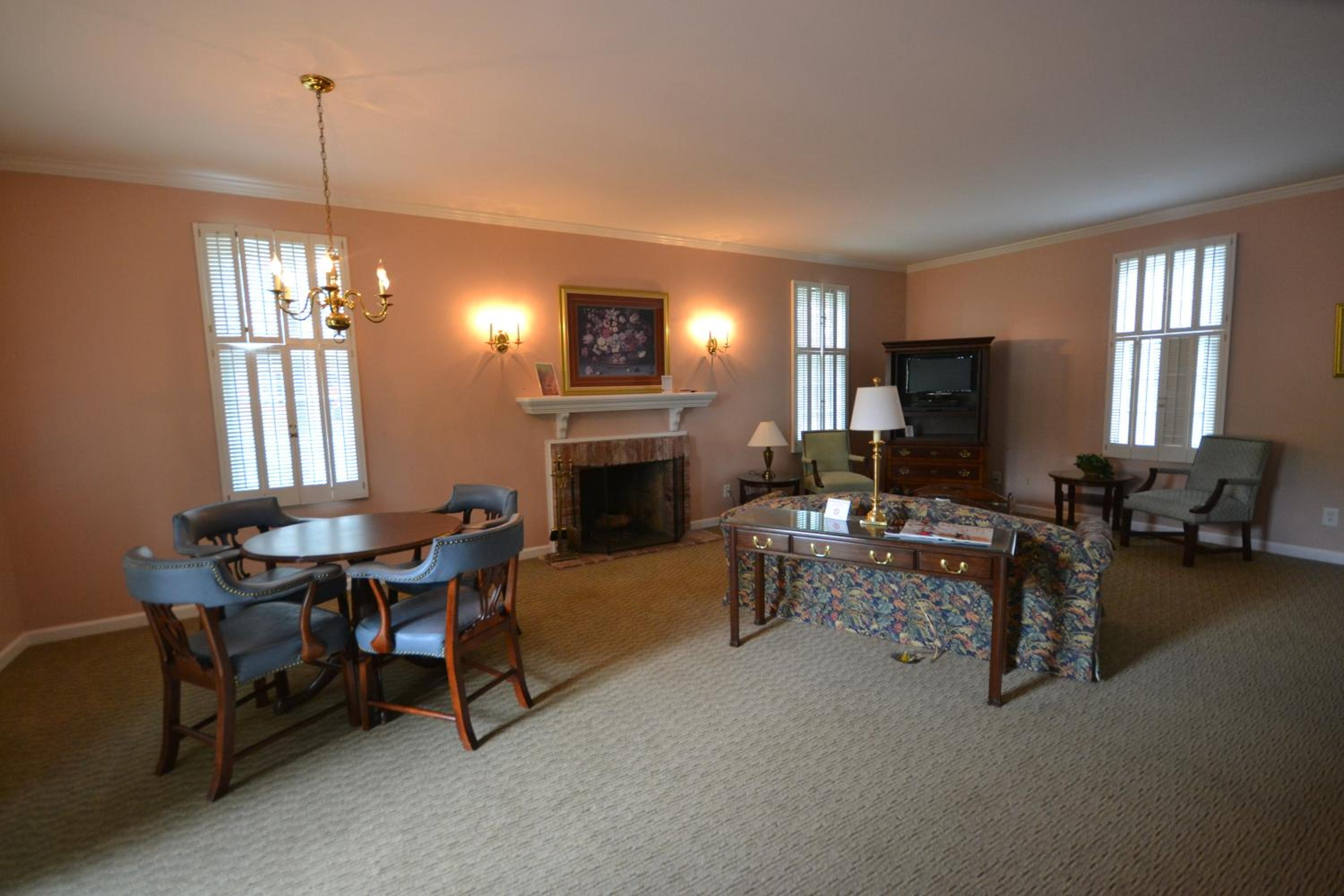 One-Bedroom Suite - Photo 14