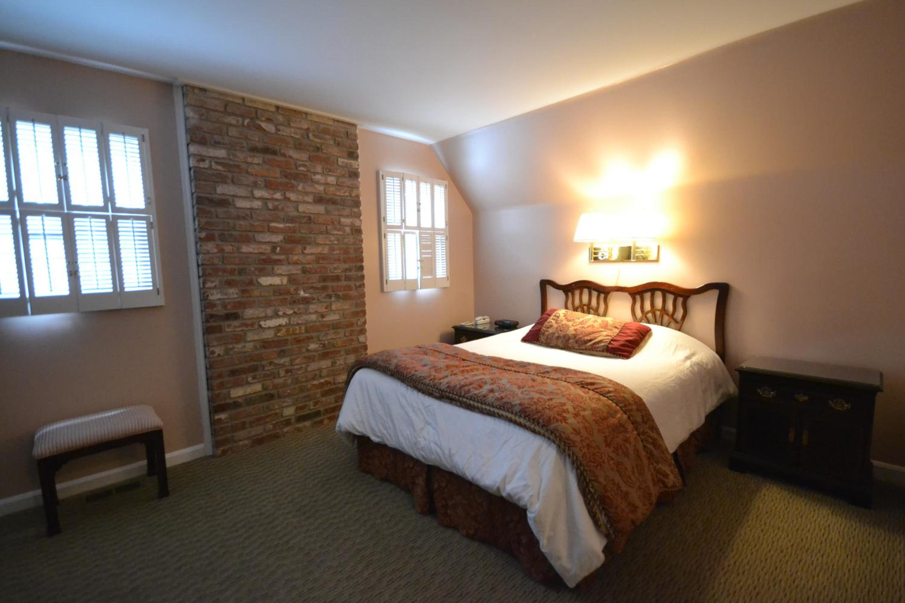 One-Bedroom Suite - Photo 12