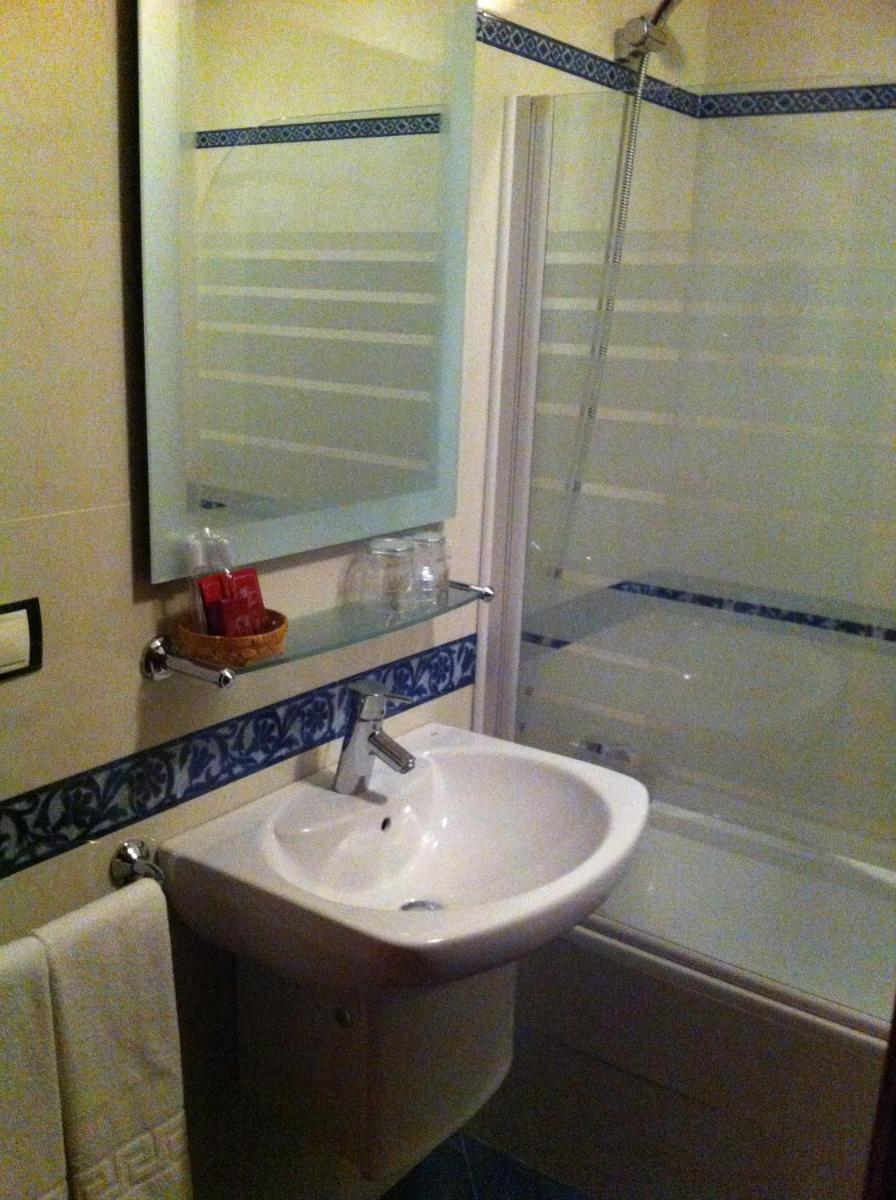 Deluxe Double Room - Photo 4