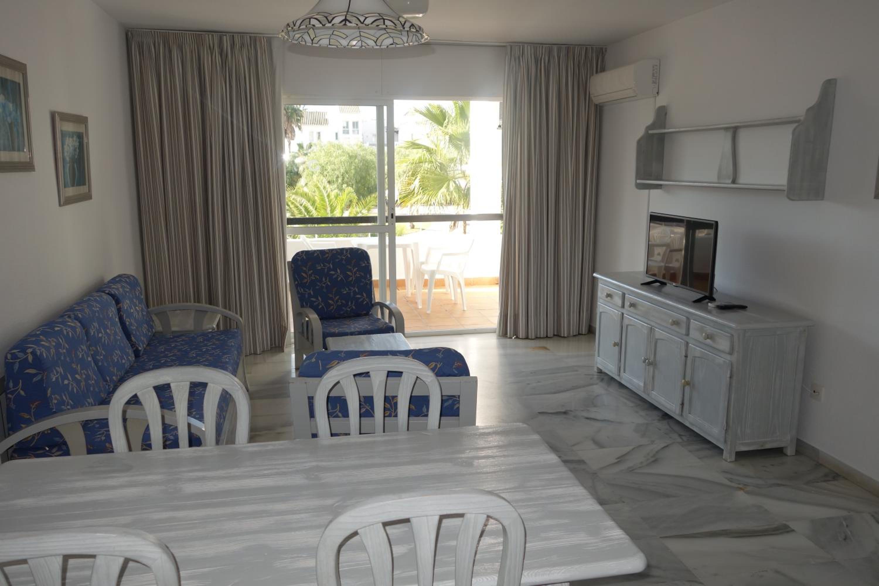One-Bedroom Apartment (4 Adults) - Photo 2