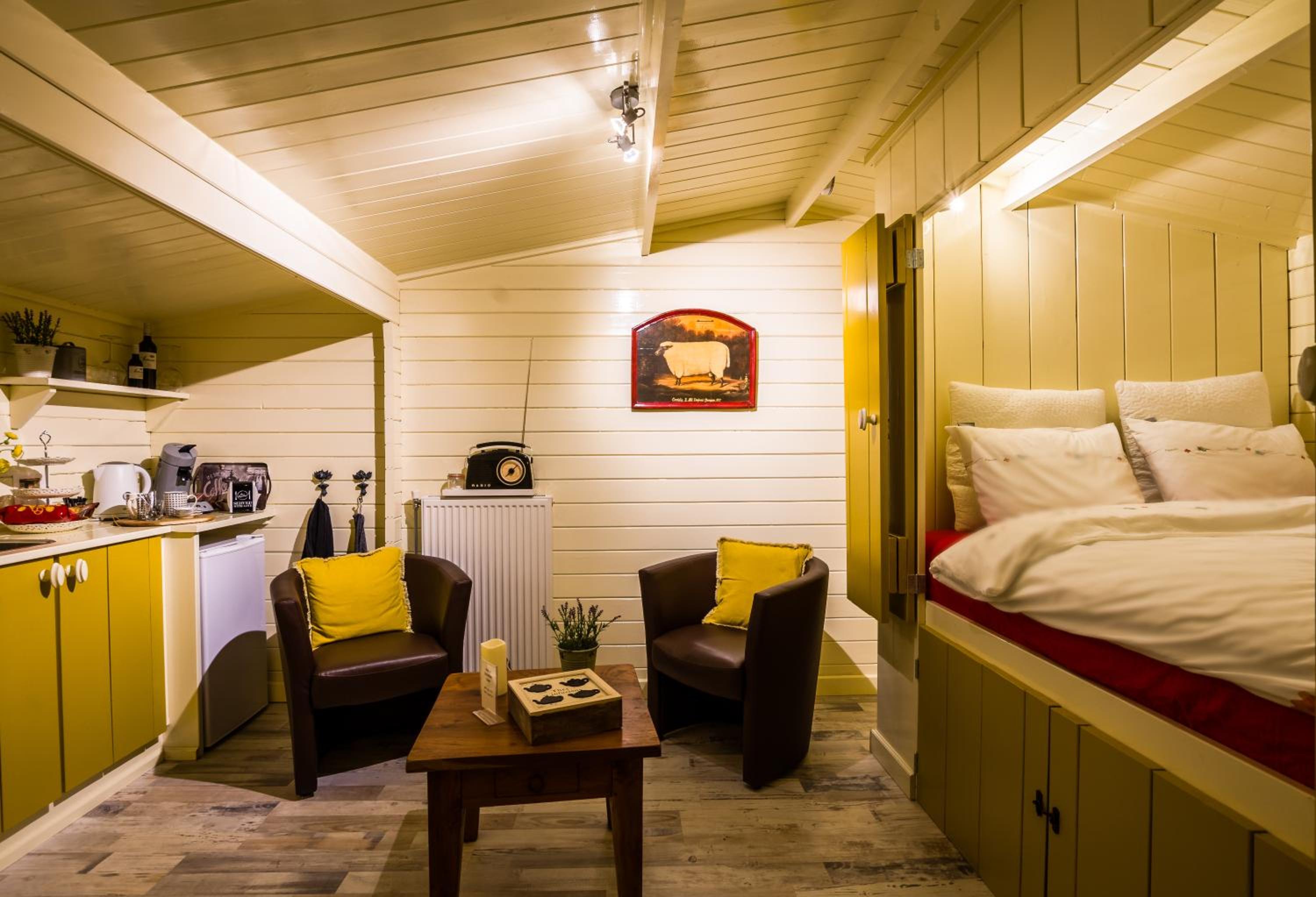 Double Room with Private Bathroom - Photo 1