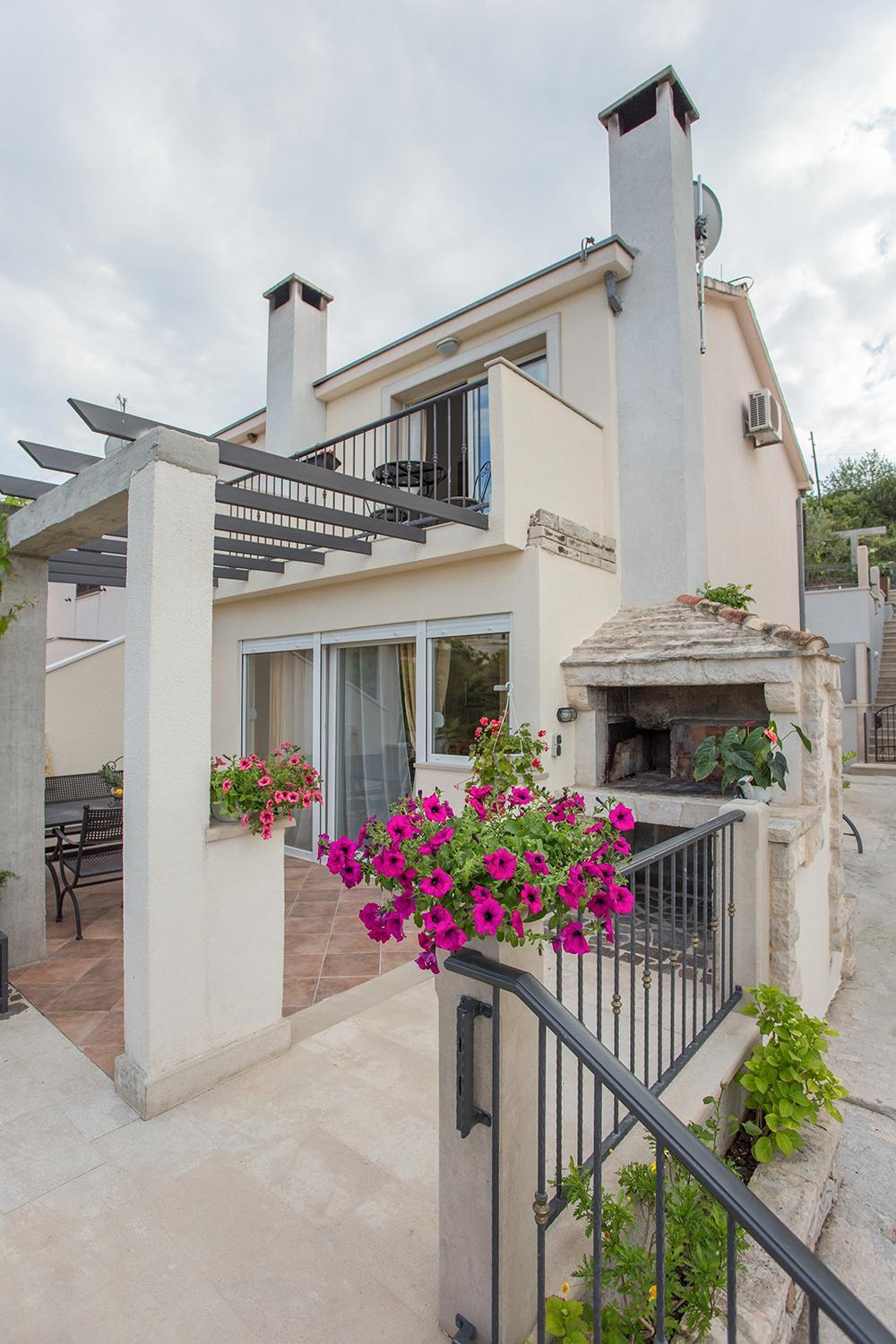 Villa with Private Pool photo 3