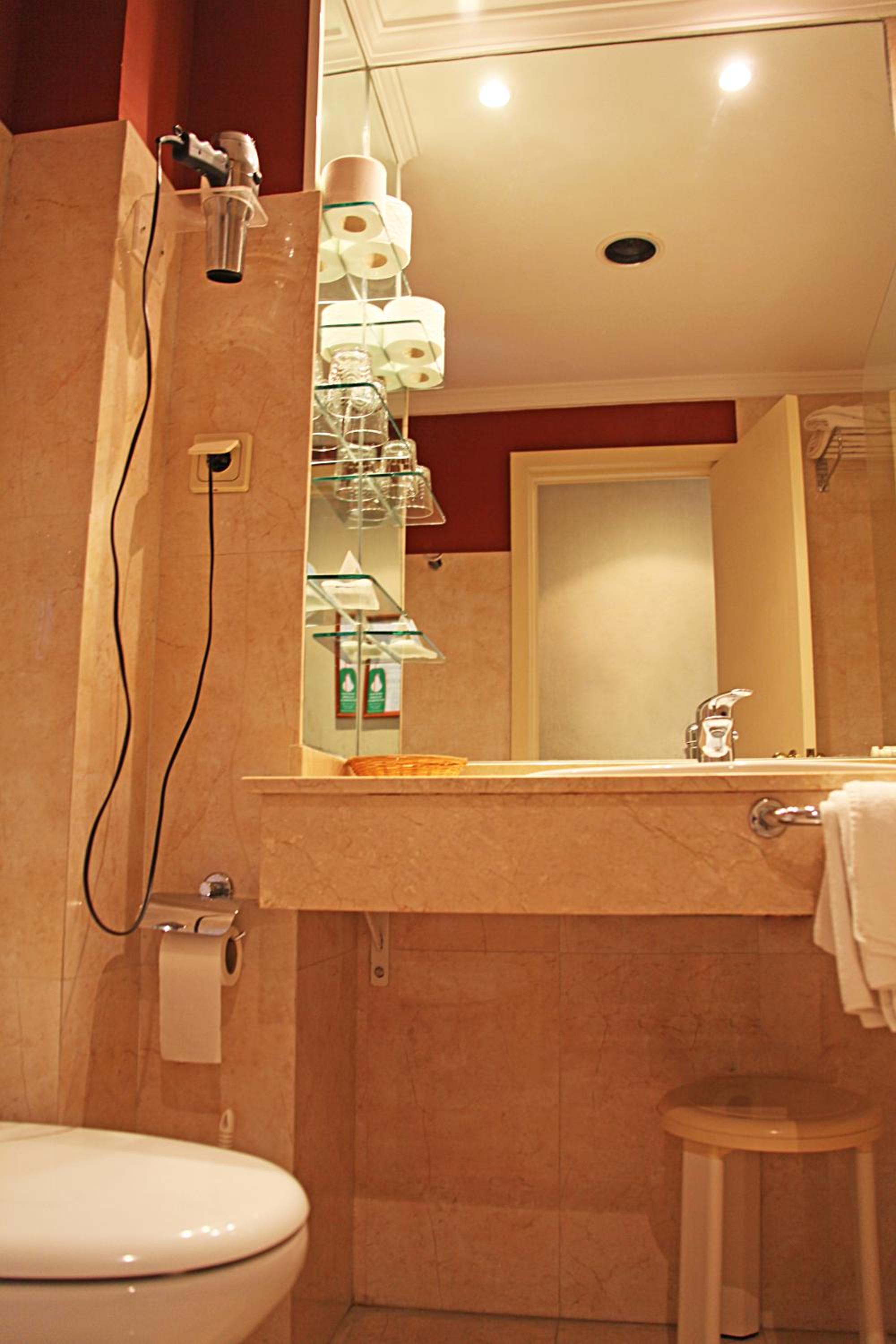 Double Room - Photo 9