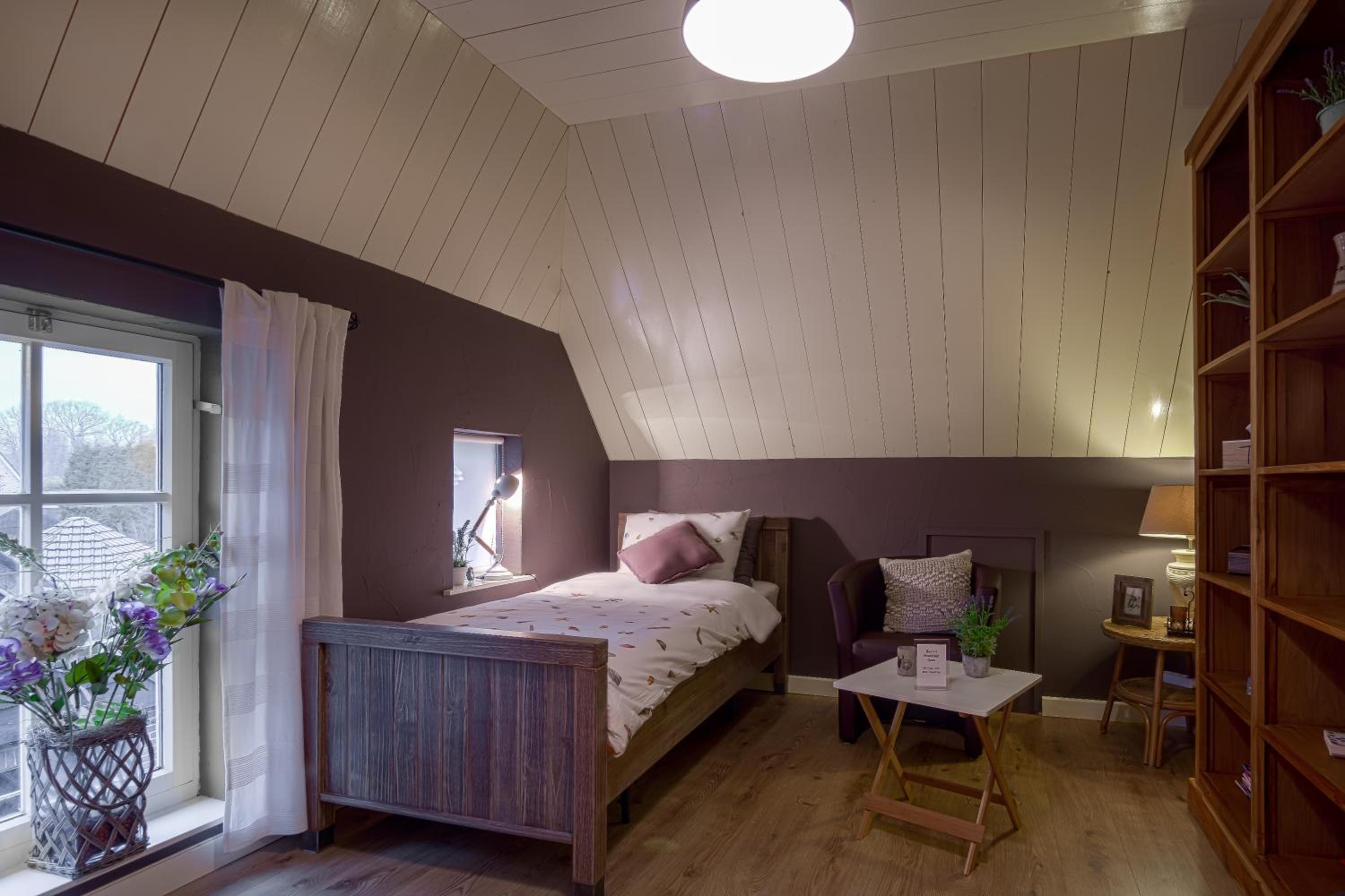 Large Twin Room - Photo 8