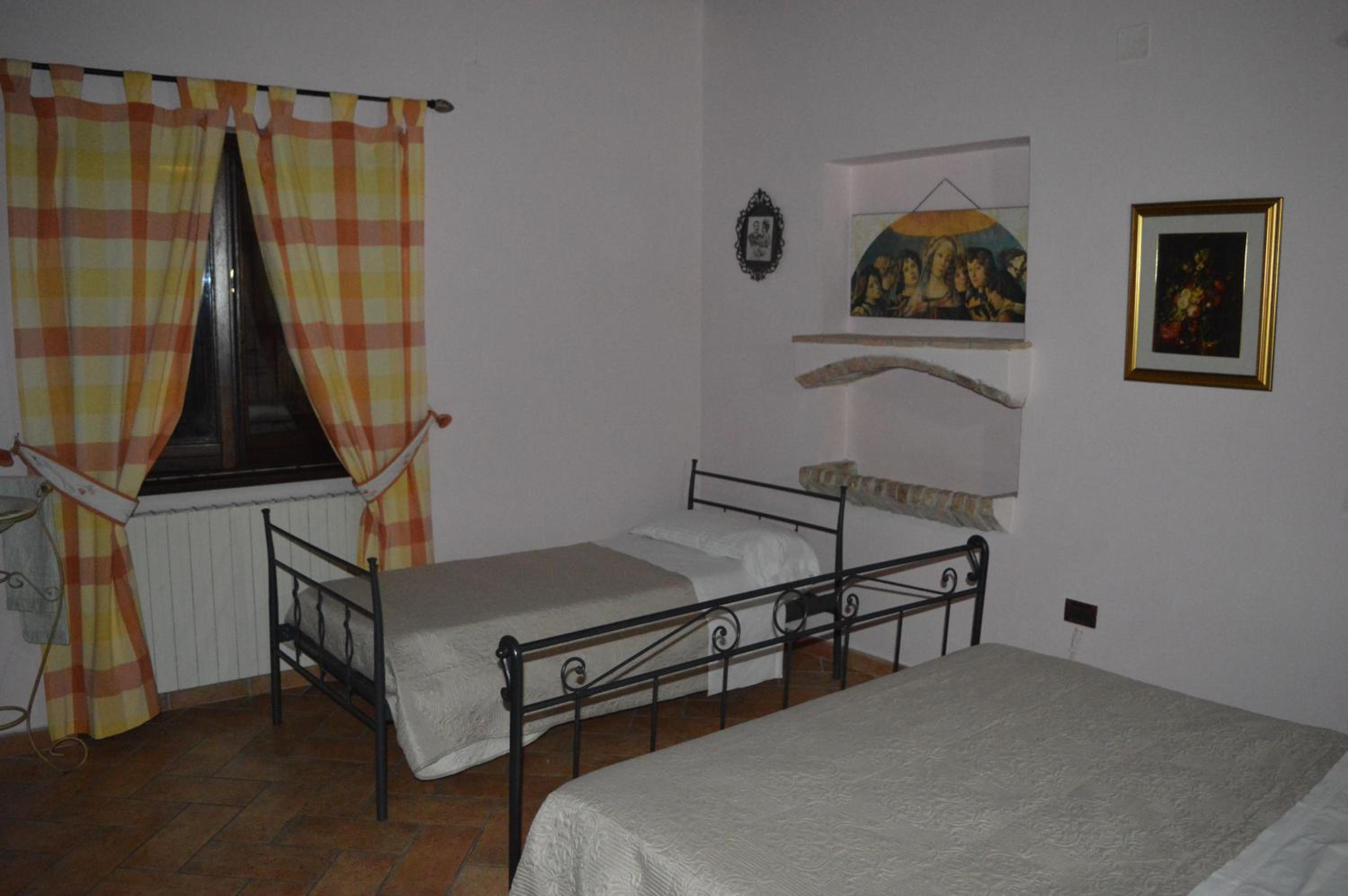 One-Bedroom Apartment - Photo 32