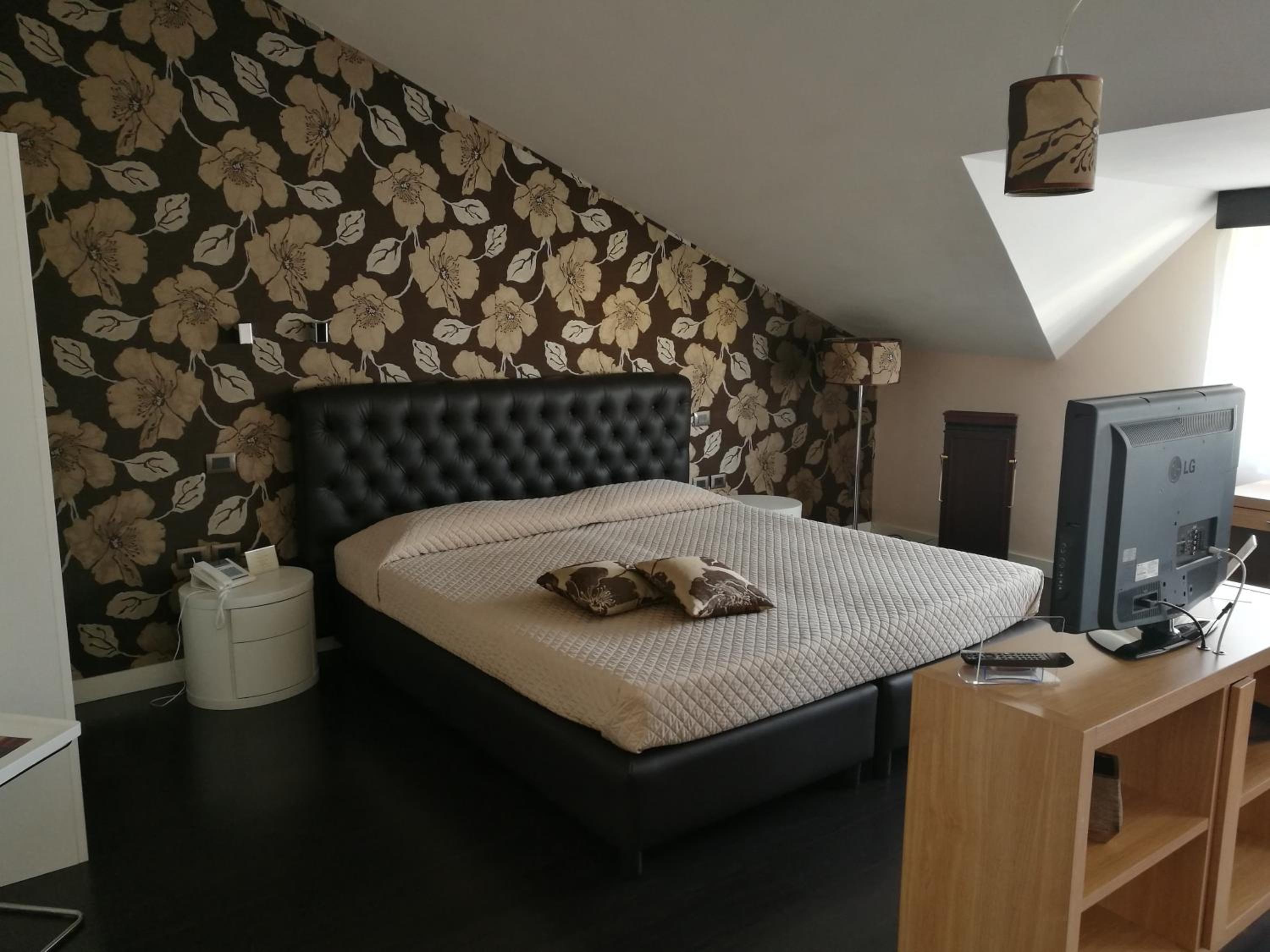 Suite - Photo 2