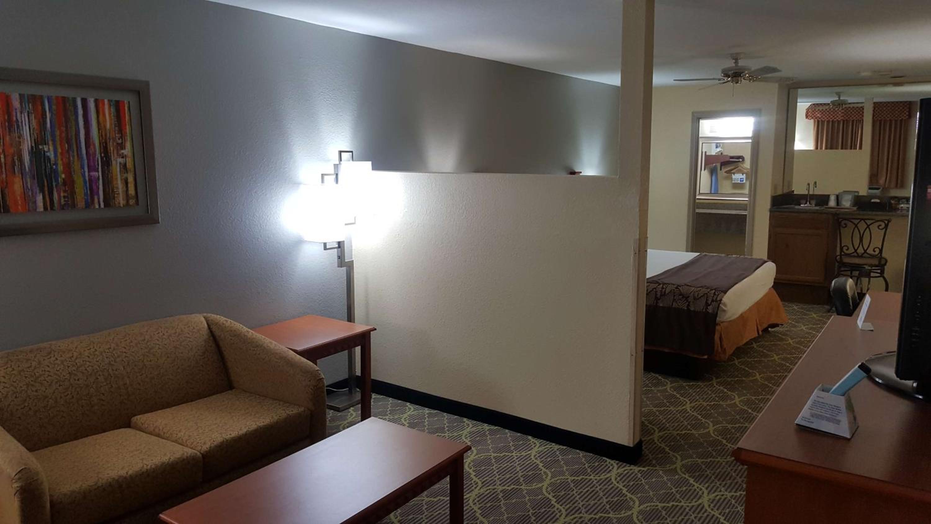 King Suite - Non-Smoking - Photo 1