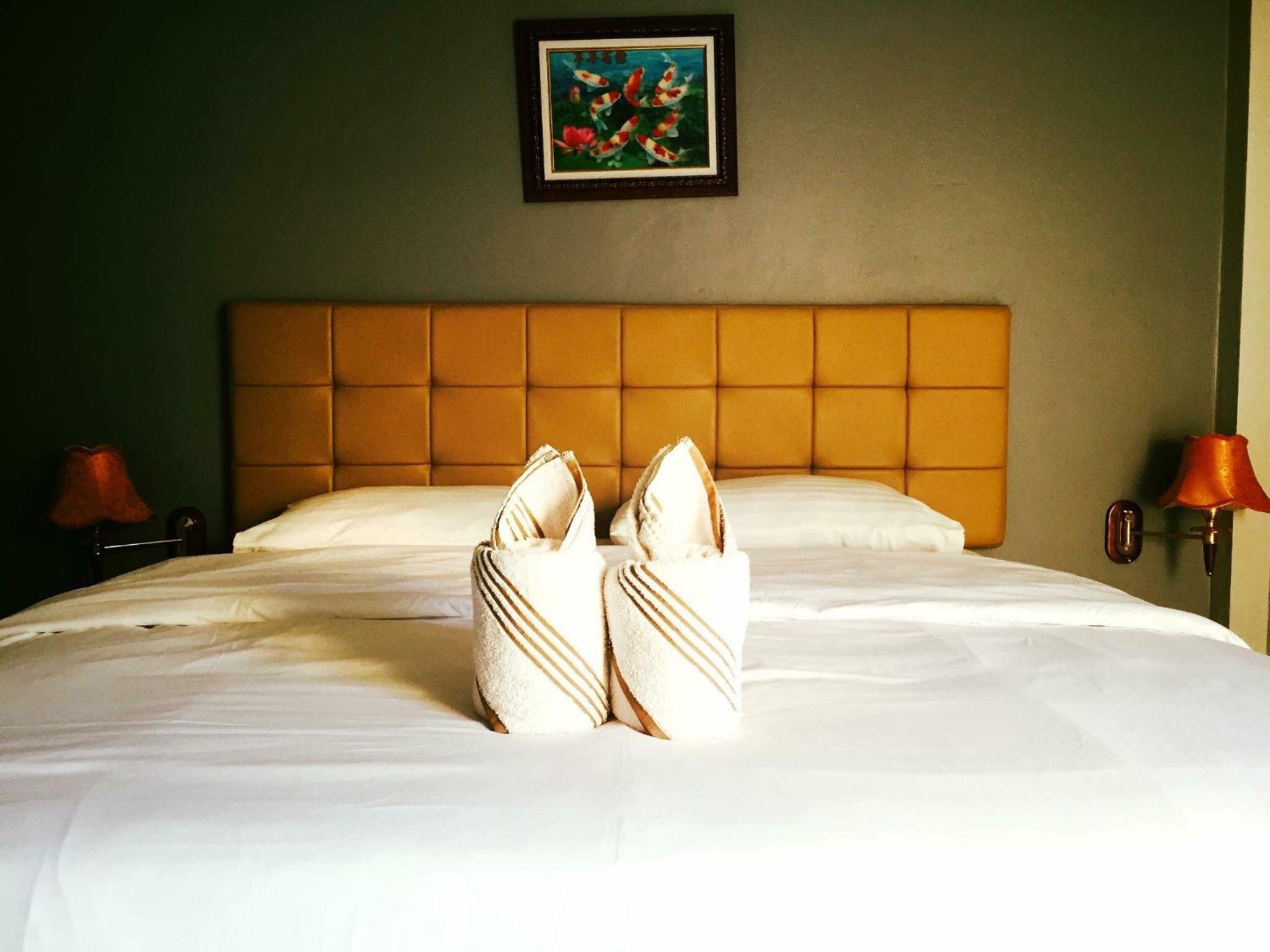 Standard King Room - Photo 7