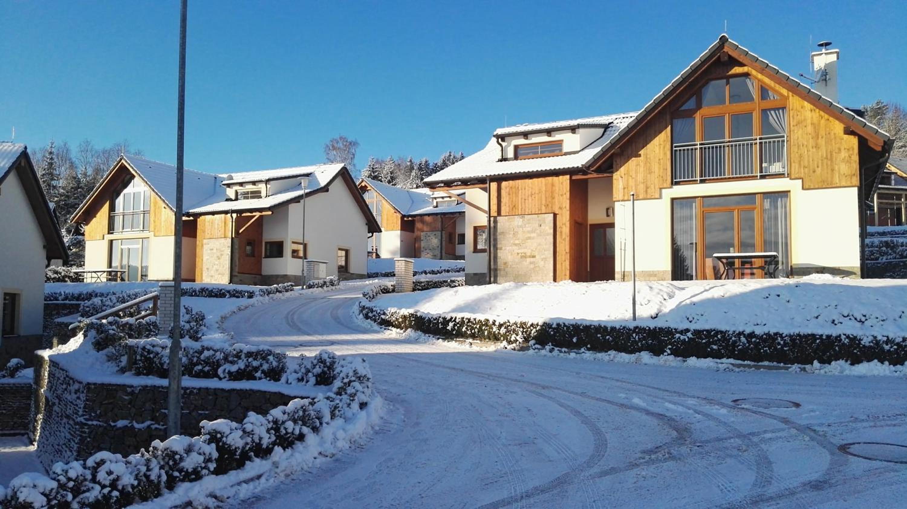 Five-Bedroom House photo 2
