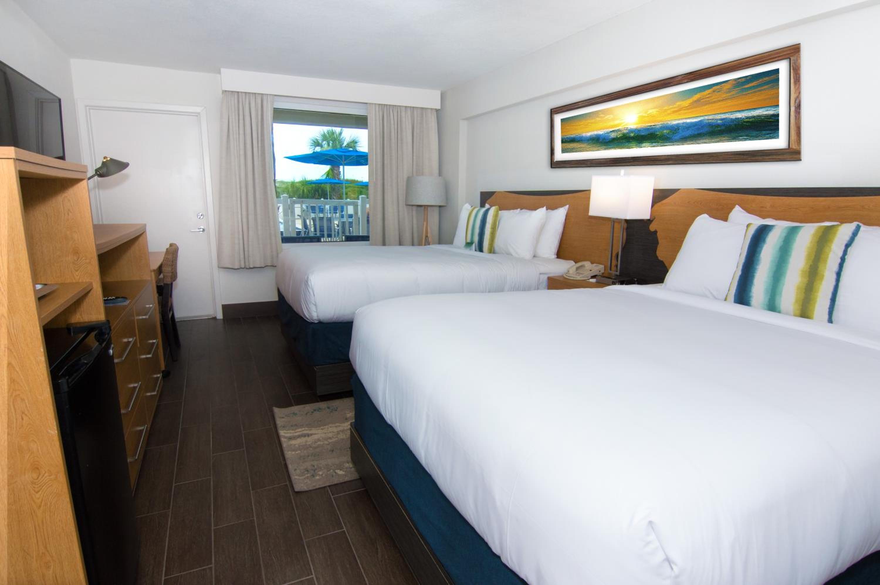 Queen Room with Two Queen Beds- Pool View - Photo 7