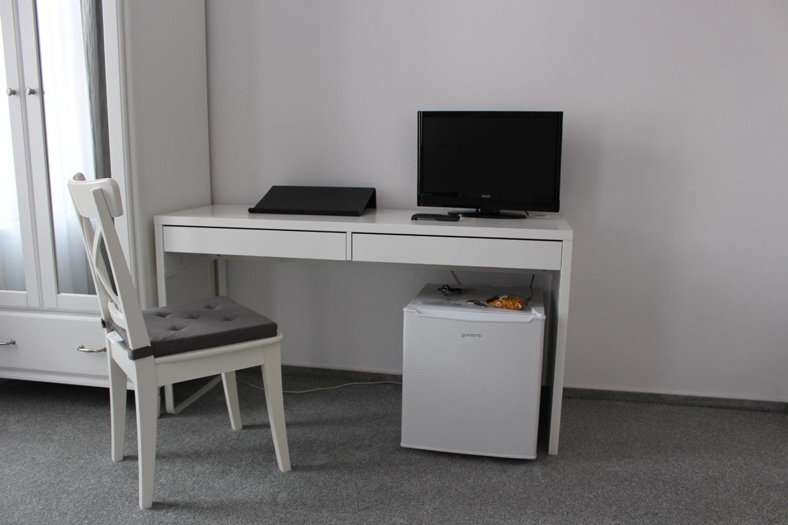 Standard Double Room - Photo 13