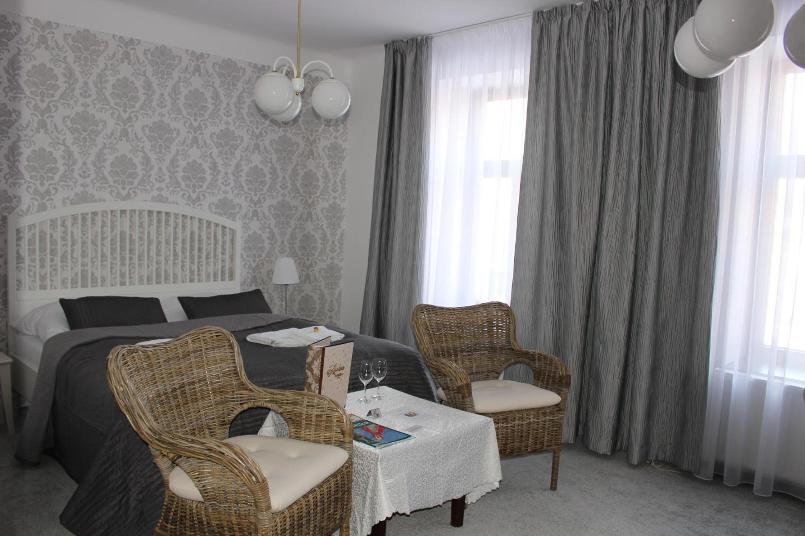 Standard Double Room - Photo 9