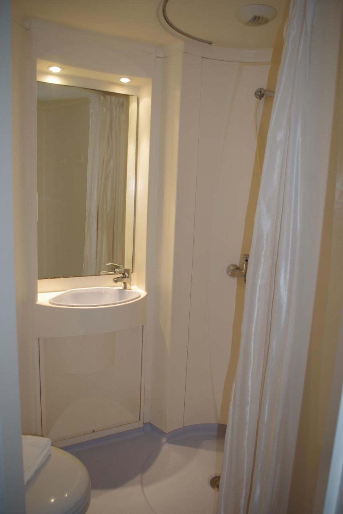 Standard Double Room - Photo 4
