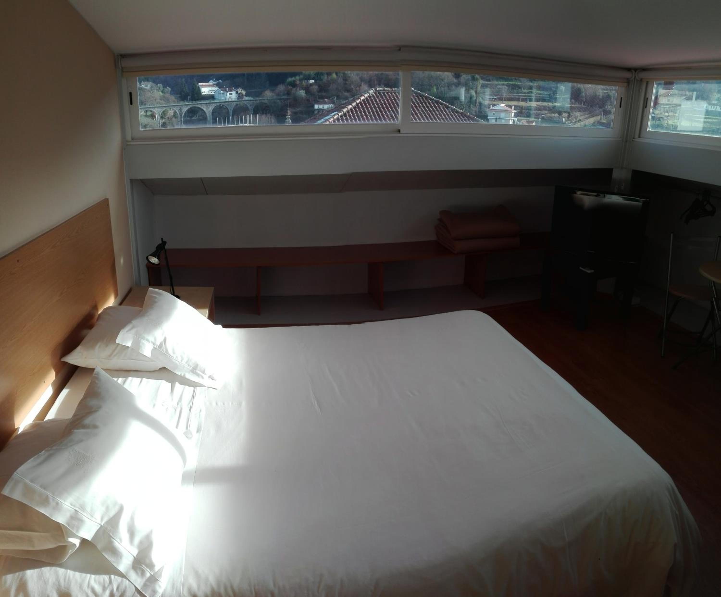 Double Room with Private Bathroom - Photo 13