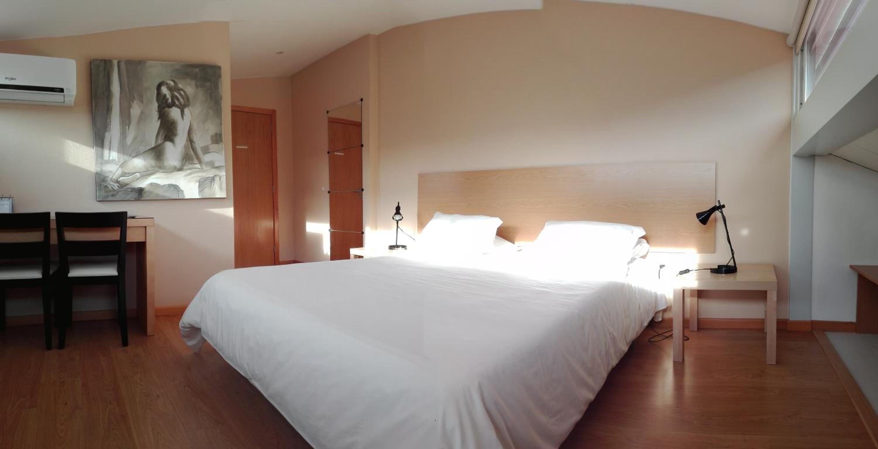 Double Room with Private Bathroom - Photo 1
