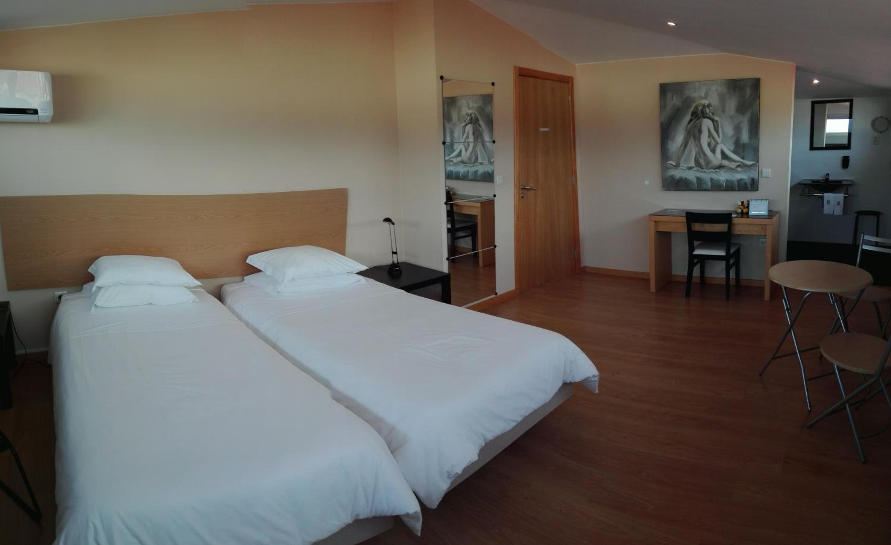 Triple Room with Private Bathroom - Photo 5