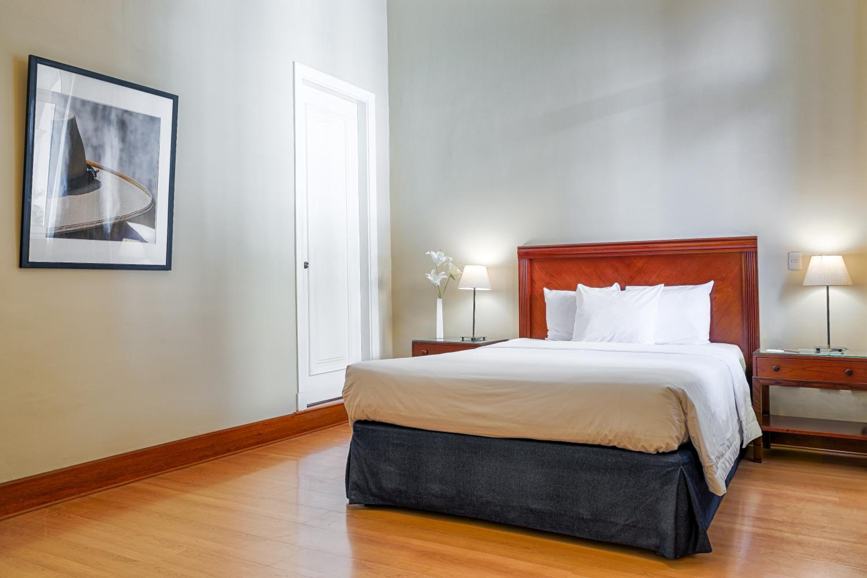 Standard Queen Room - Photo 5
