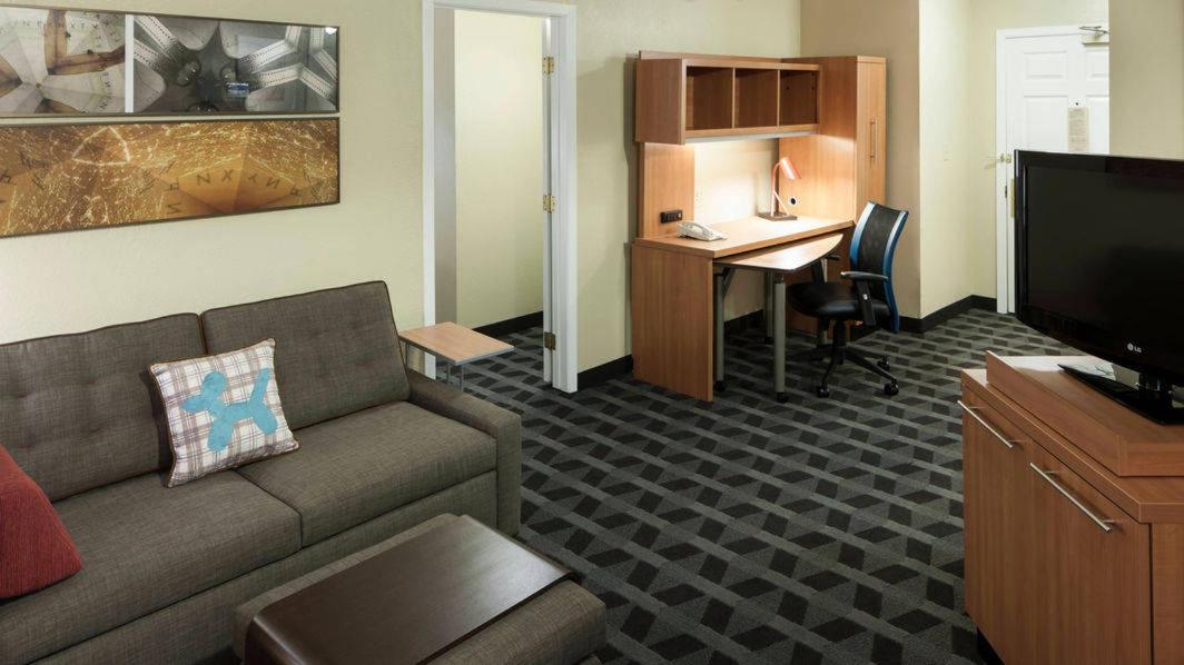 Two-Bedroom Suite - Photo 10