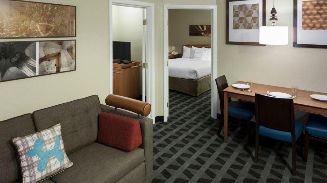 Two-Bedroom Suite - Photo 11