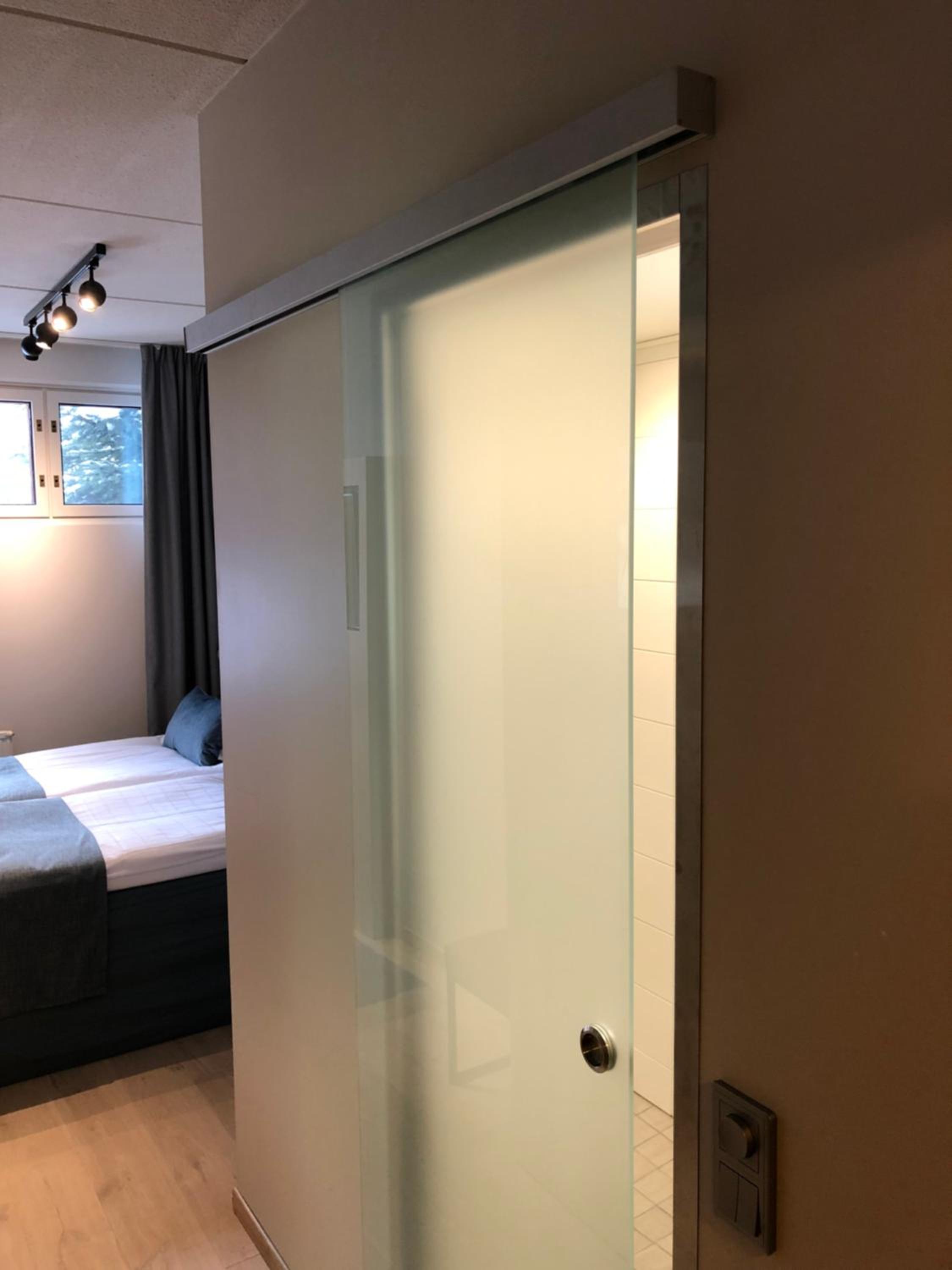 Standard Twin Room - Photo 15