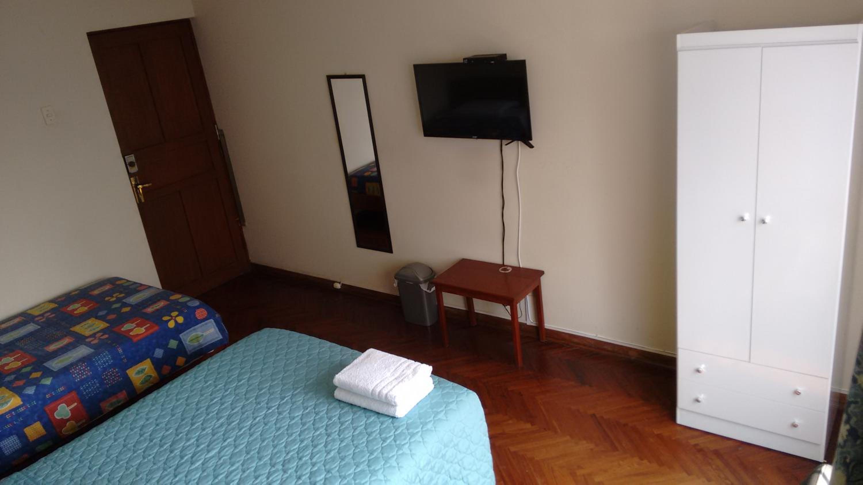 Basic Triple Room with Shared Bathroom