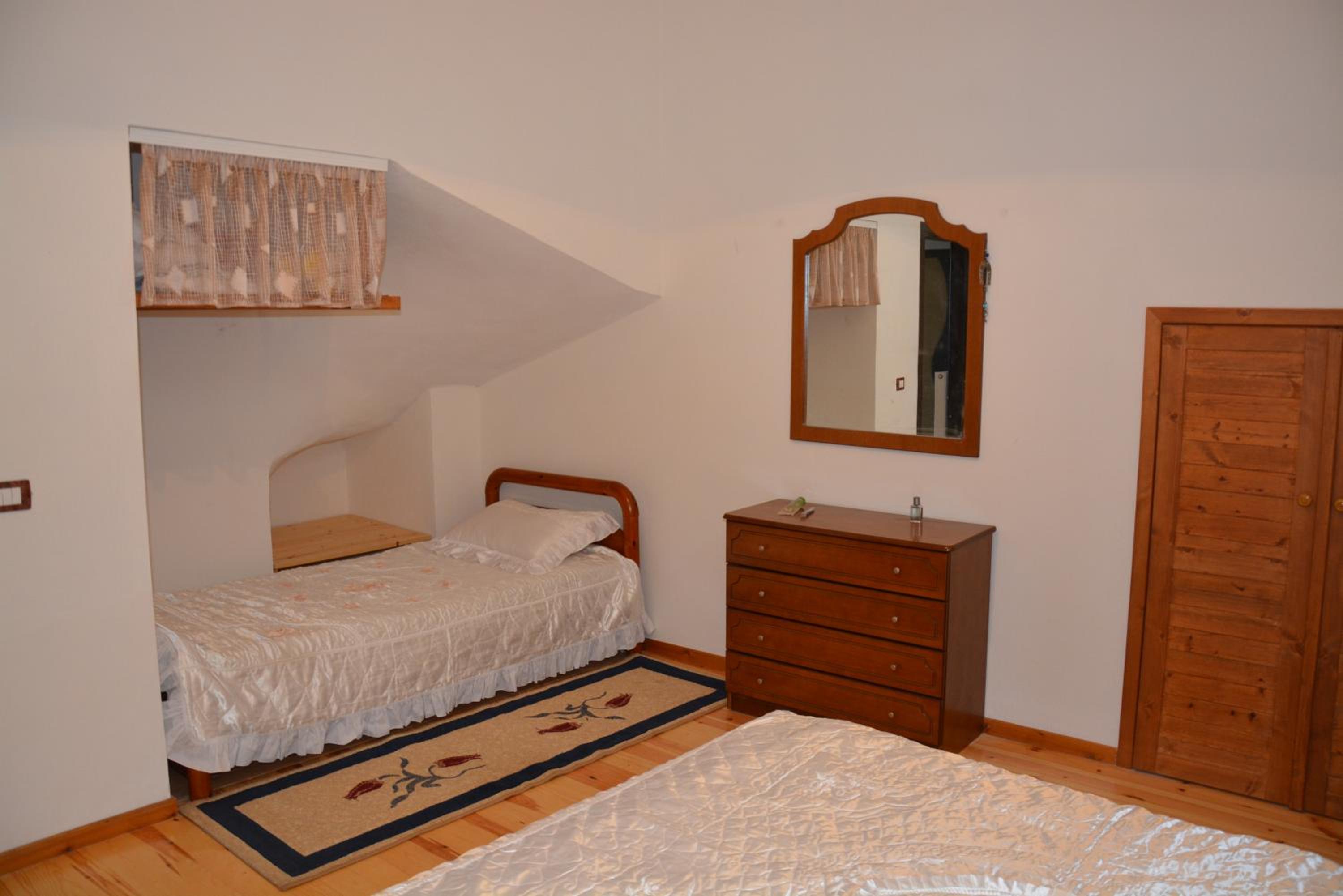 Basic Triple Room with Shared Bathroom photo 1