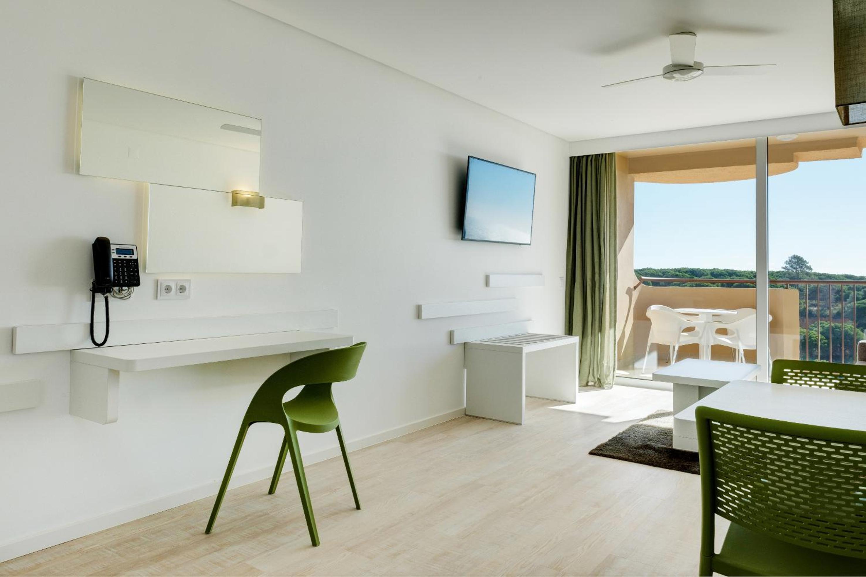 Deluxe One-Bedroom Apartment with Side Sea View