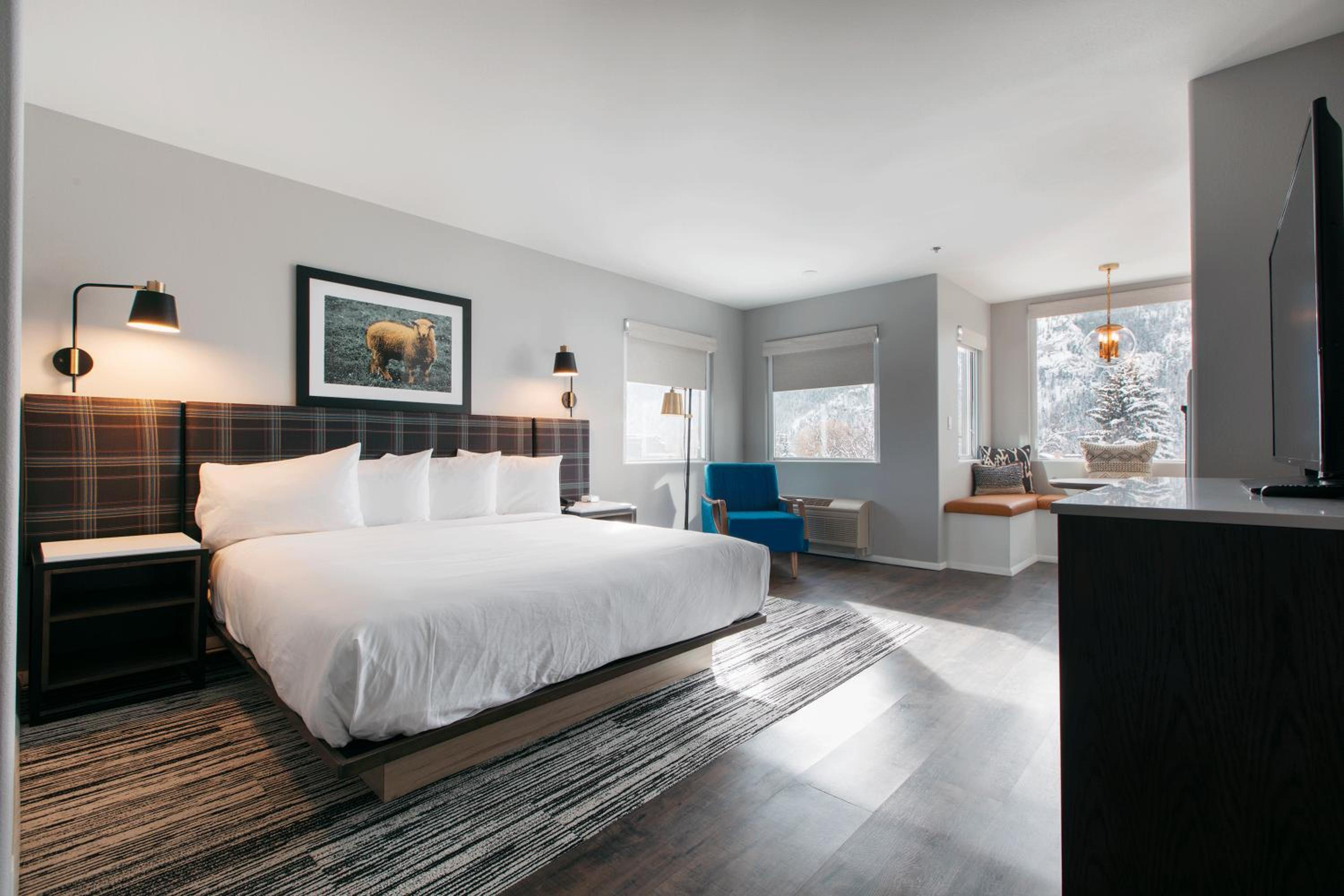 Deluxe King Room