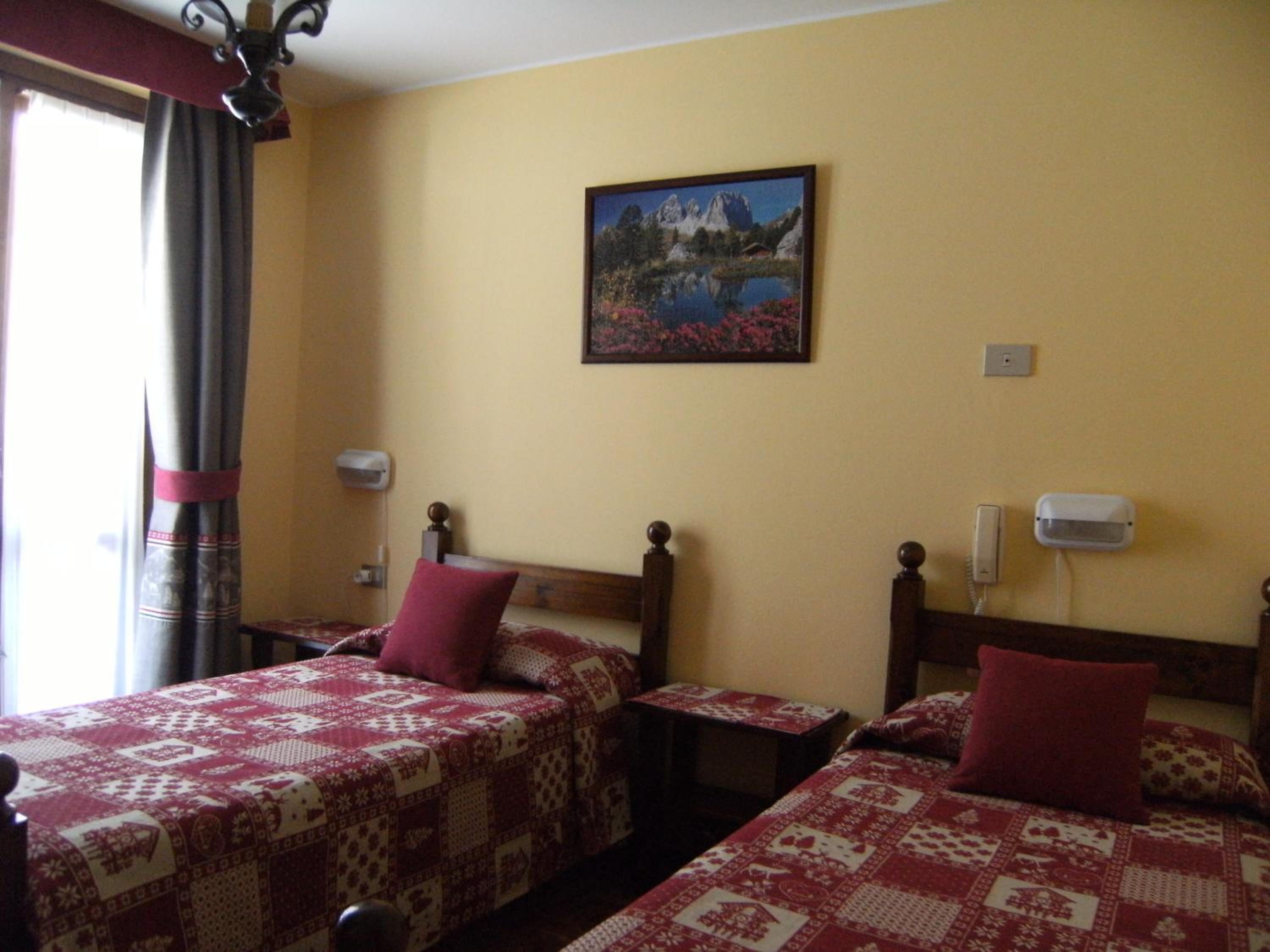 Twin Room with Balcony - Photo 4