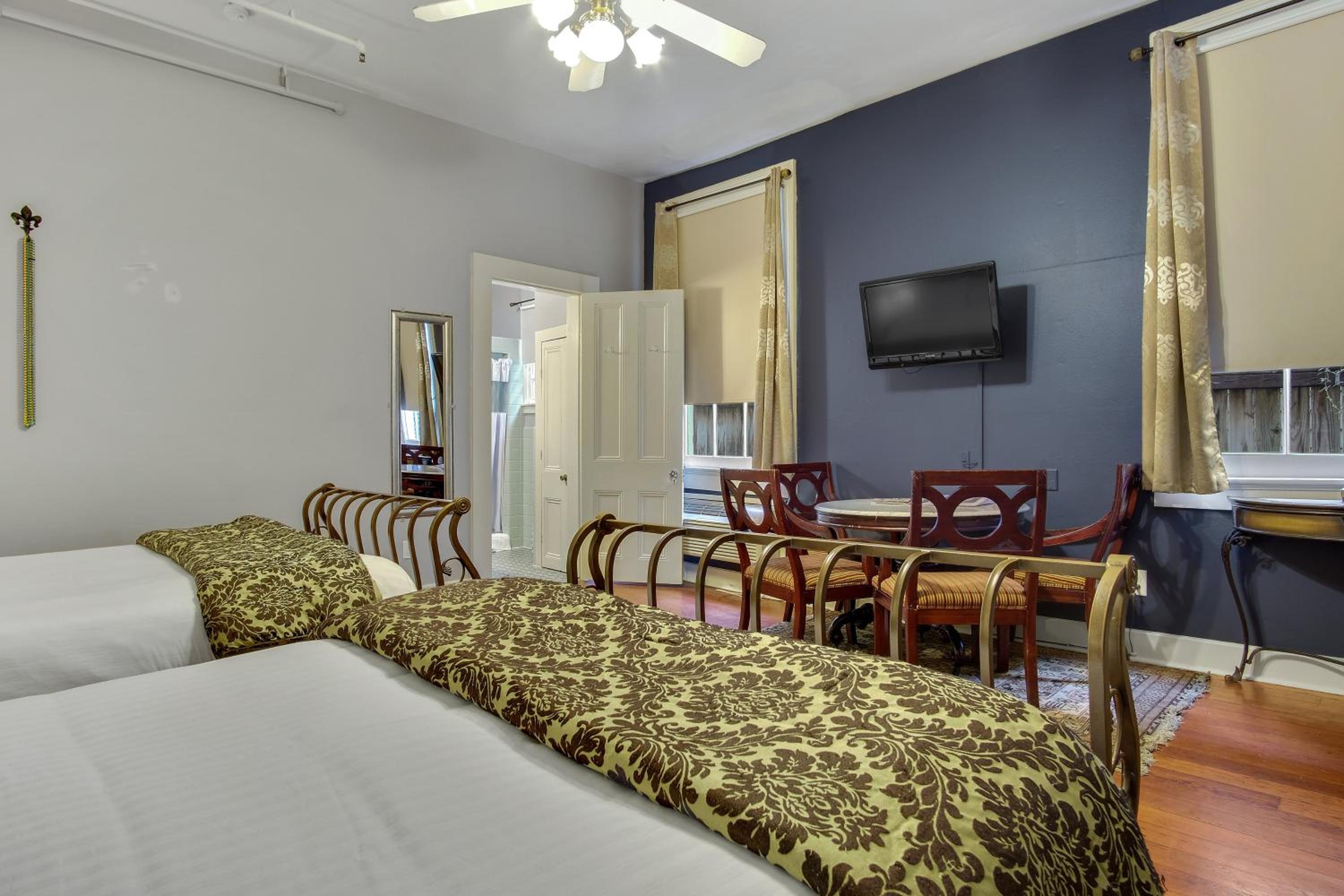 Double Queen Room - Photo 10