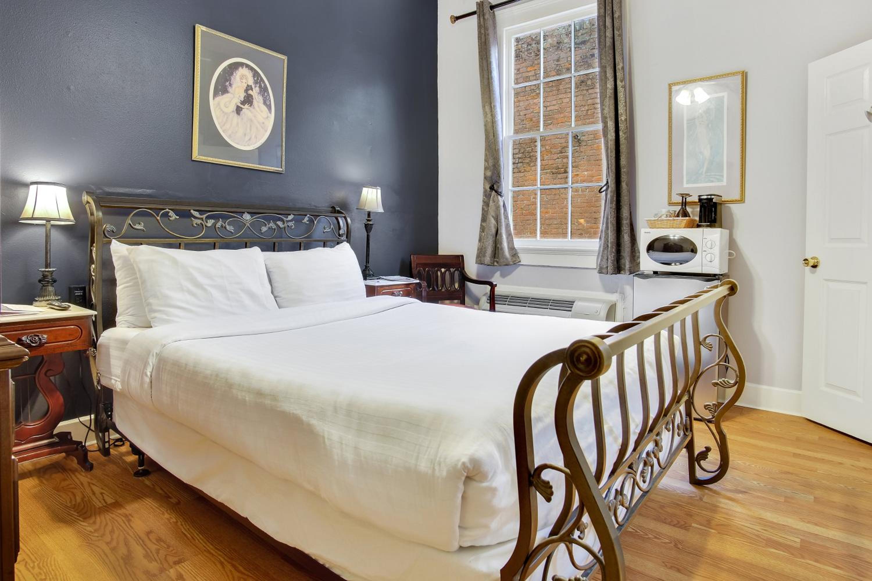 Standard Queen Room - Photo 4