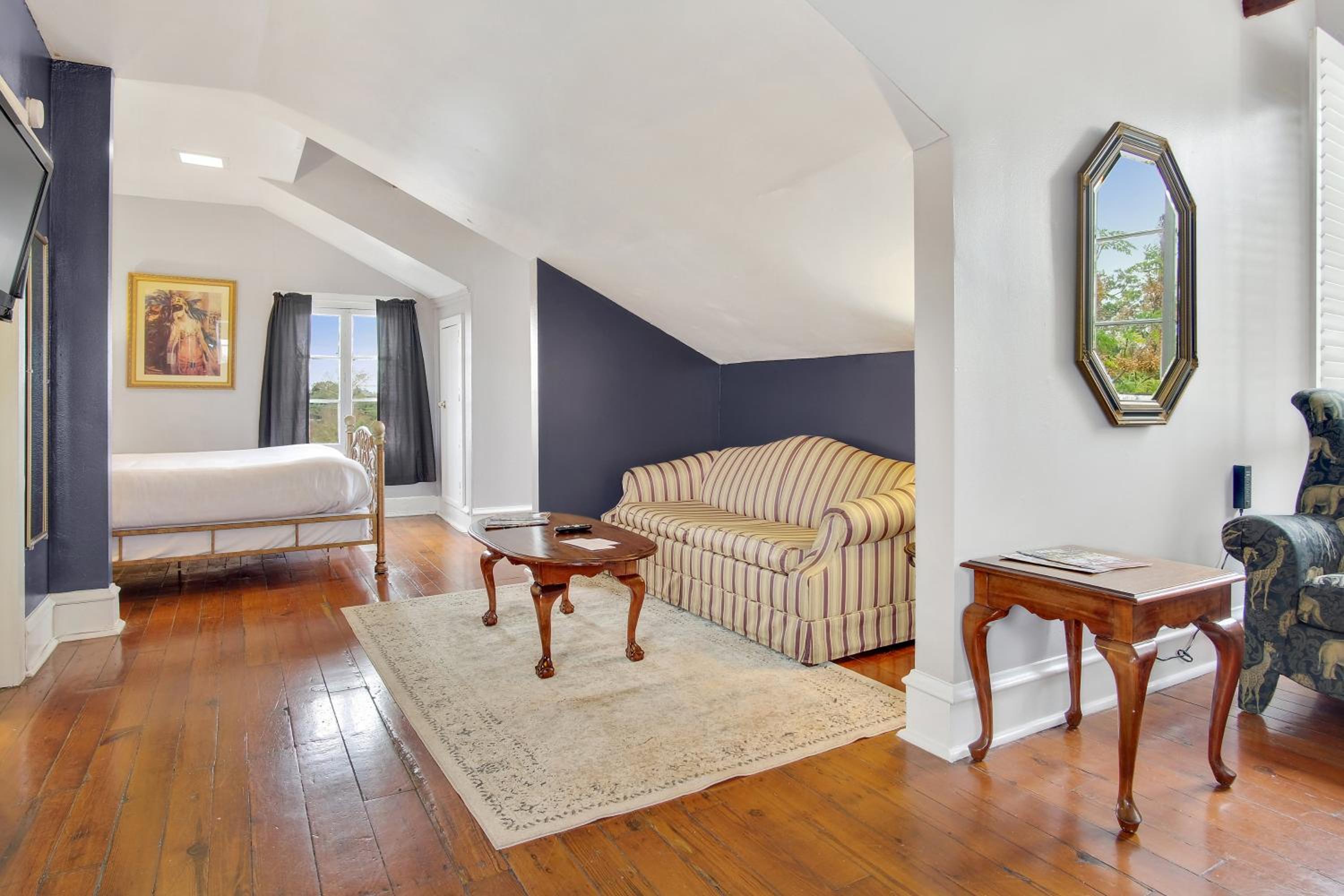 Suite with City View - Photo 3