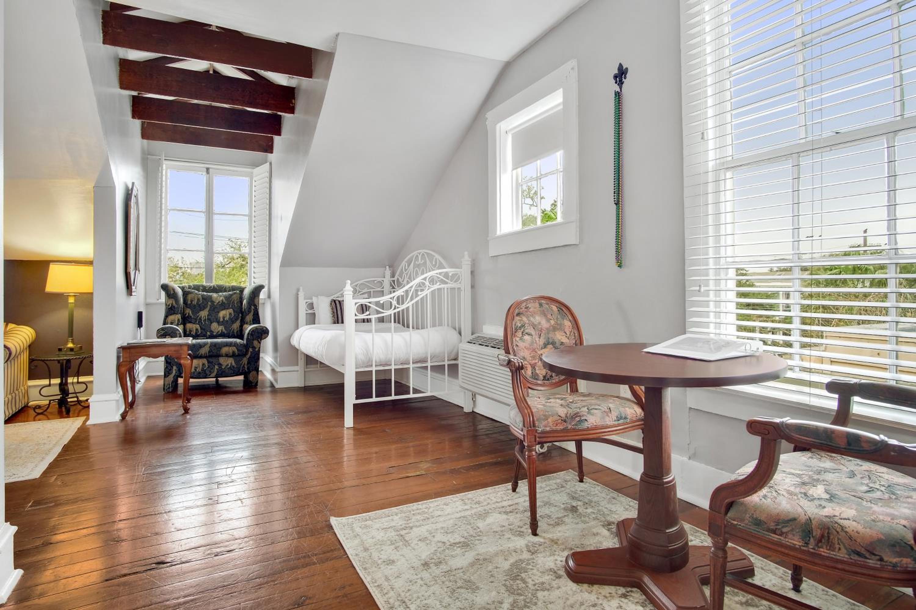 Suite with City View - Photo 4