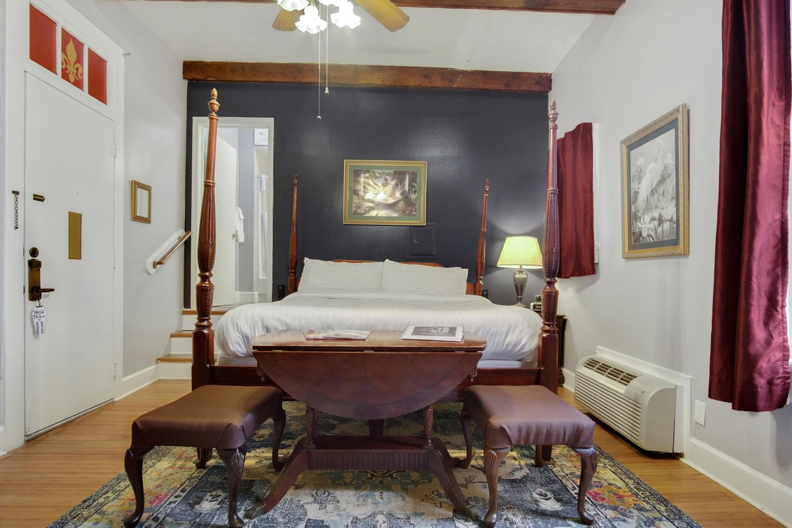 Standard King Room - Photo 10