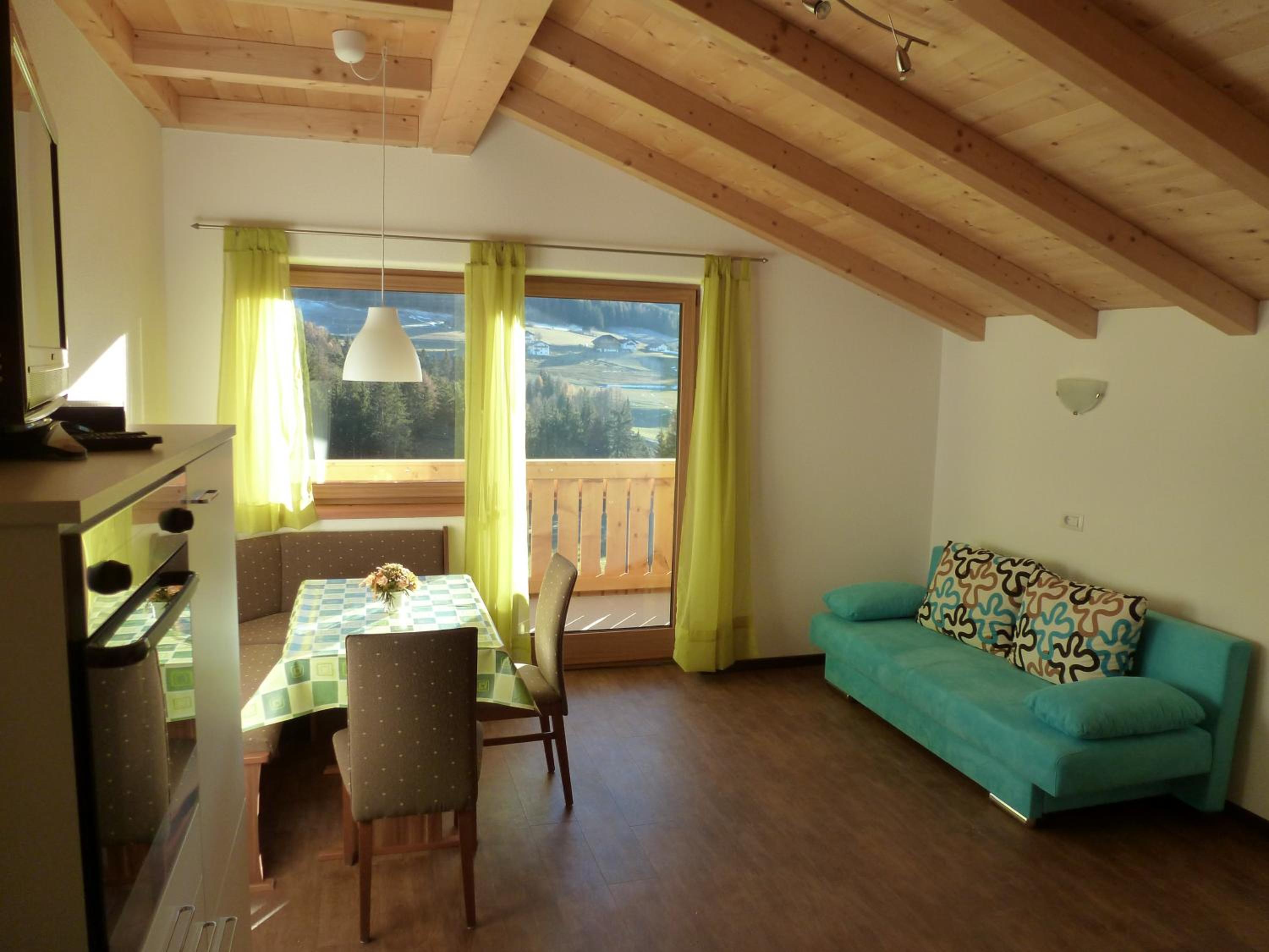 Apartment with Mountain View