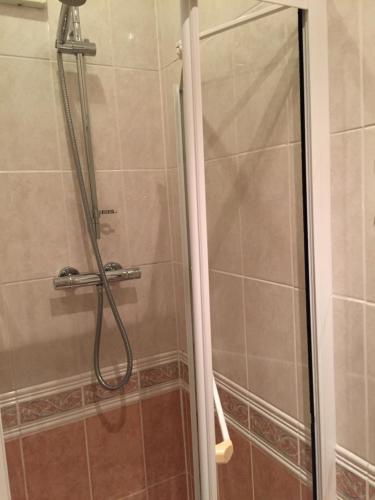 Single Room with Private Bathroom photo 3