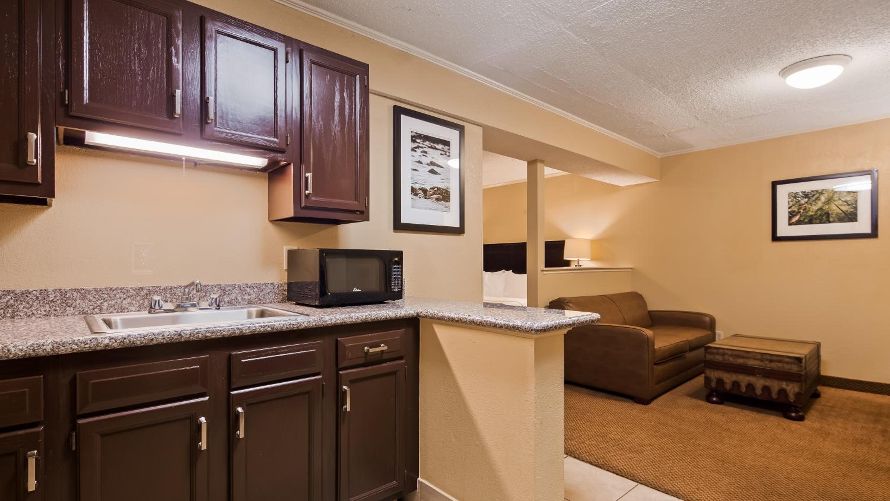 Queen Room with Kitchenette - Second Floor/Non-Smoking - Photo 4