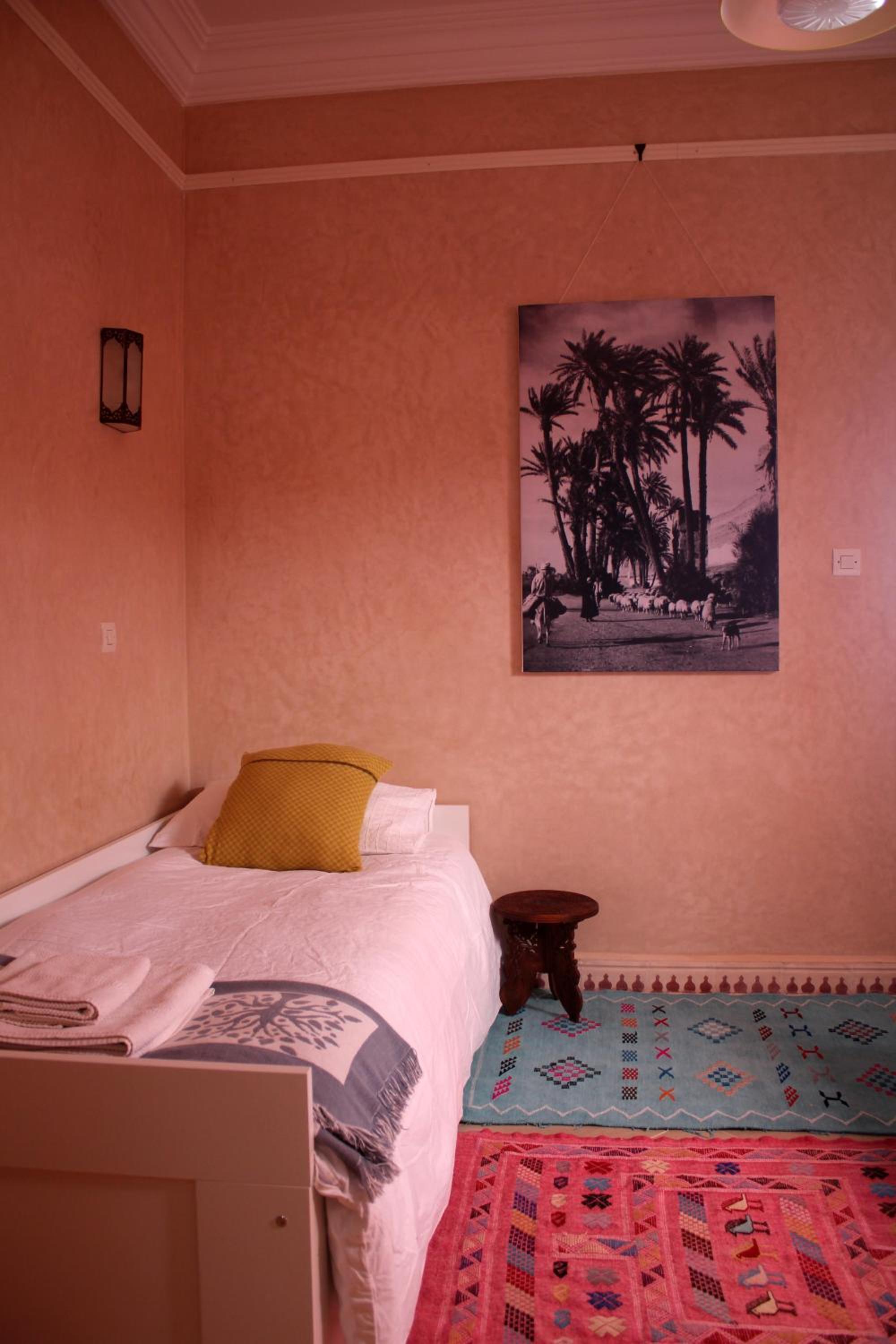 Twin Room with Private Bathroom photo 2