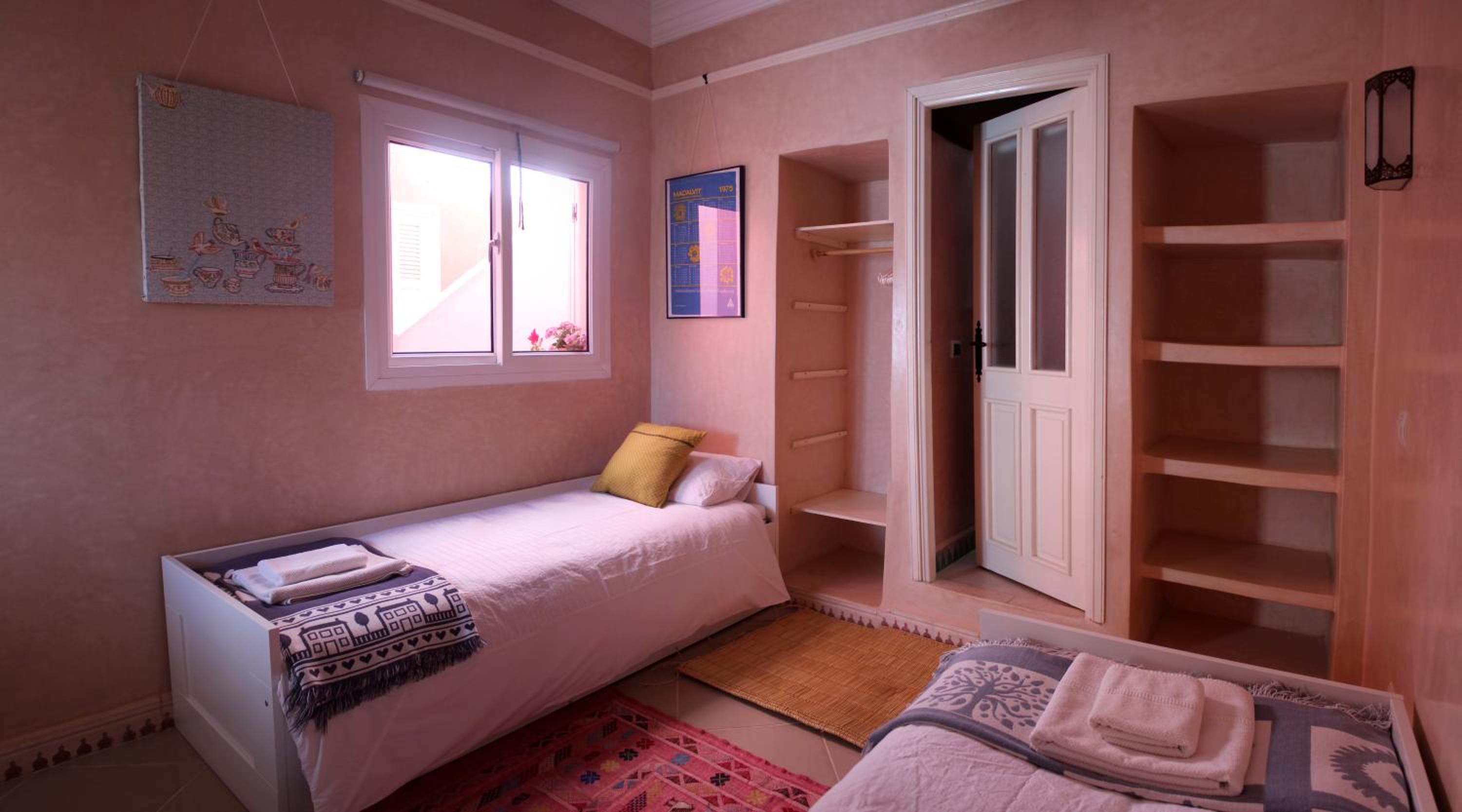 Twin Room with Private Bathroom photo 3
