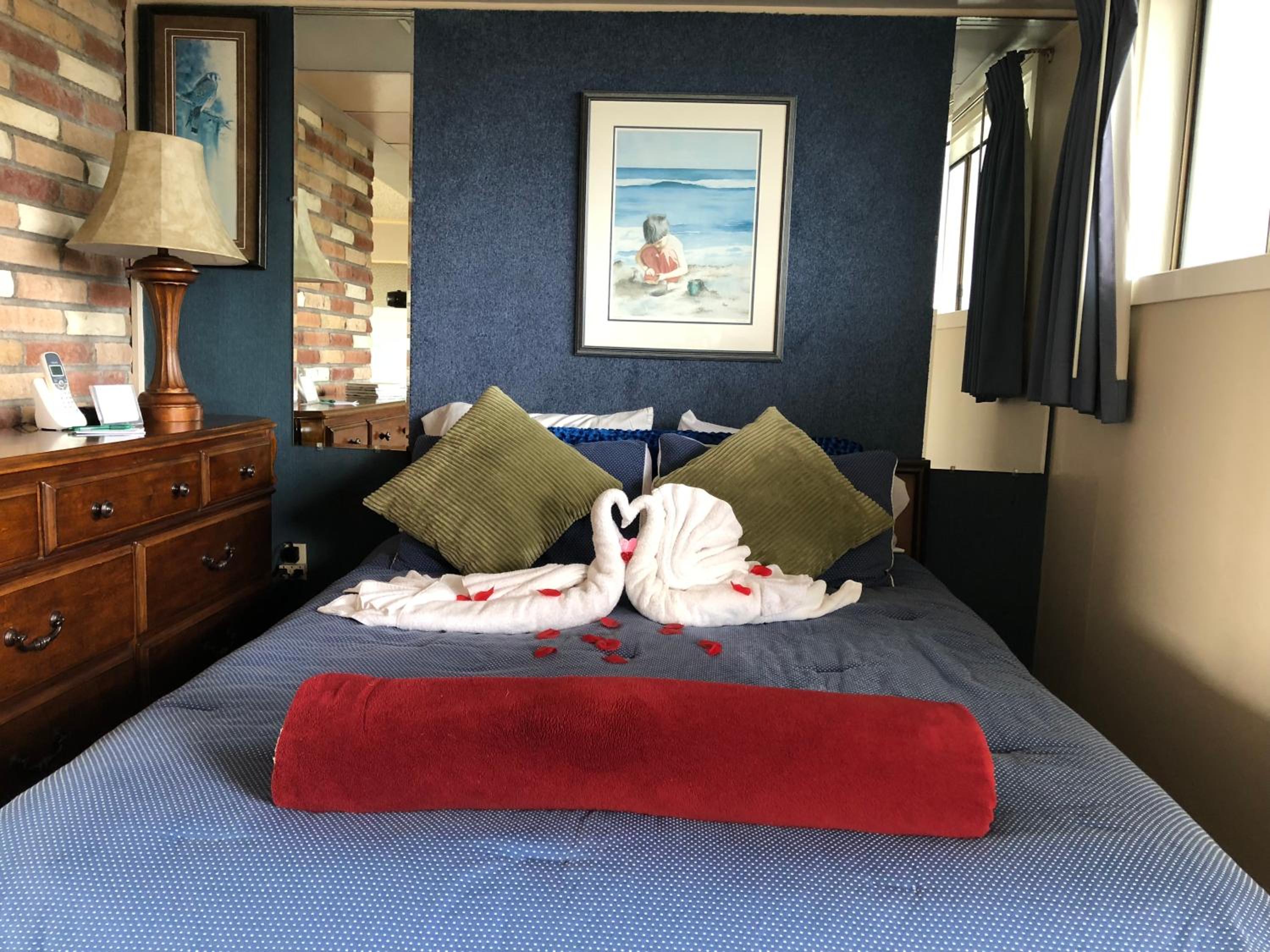 Queen Room with Sea View - No Pets Allowed photo 2