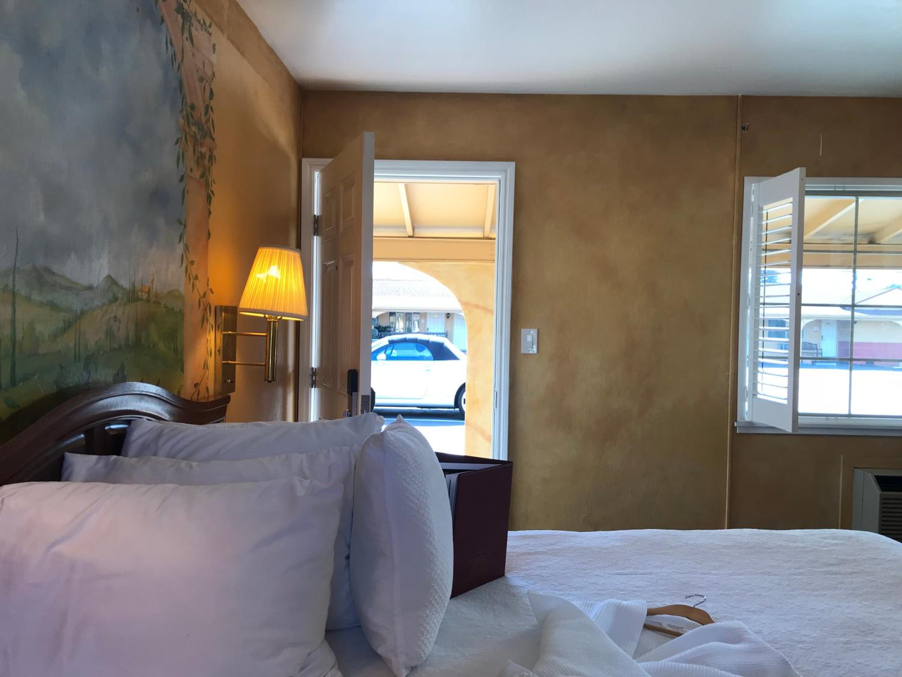 Queen Room - Photo 12