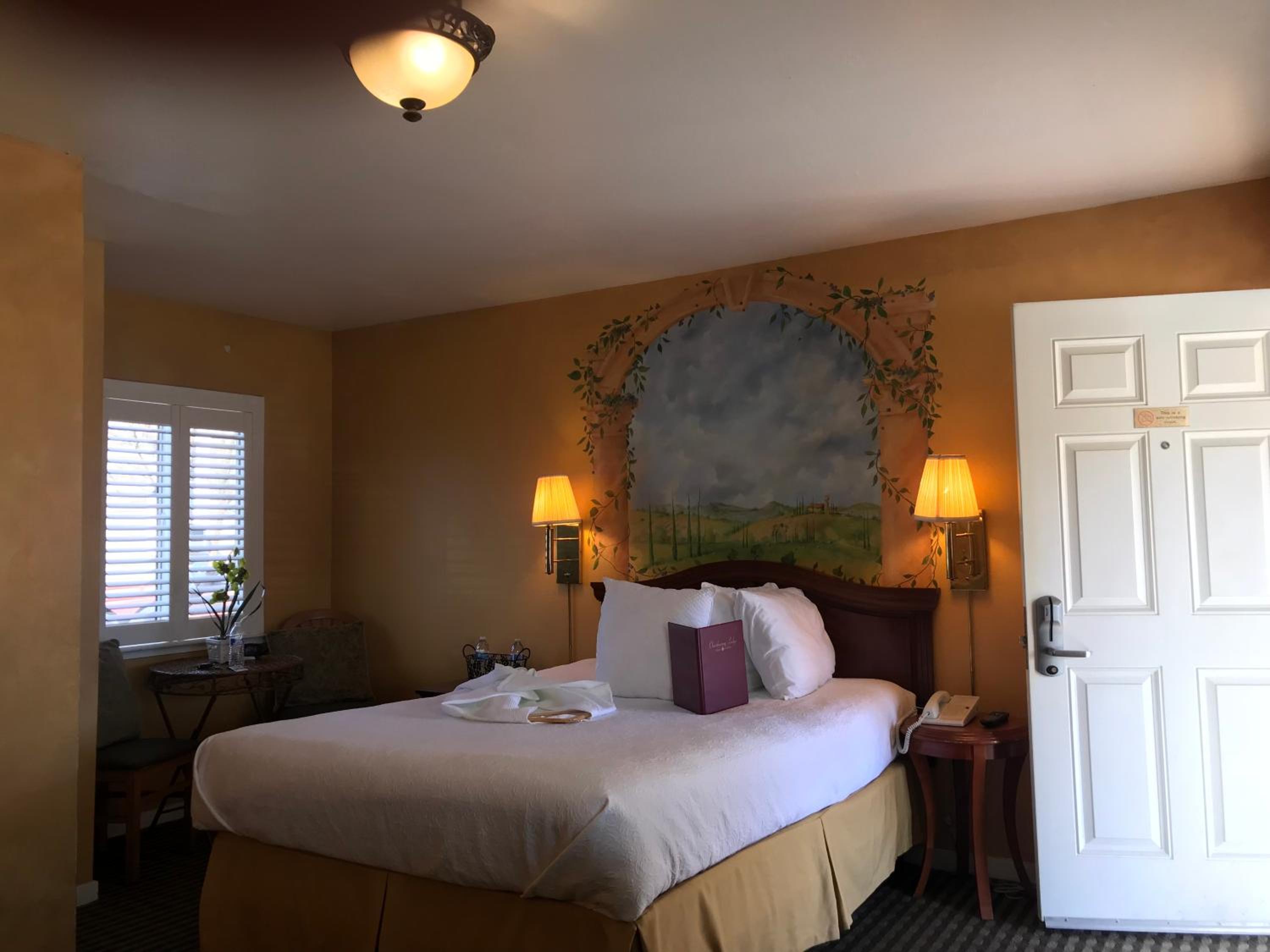 Queen Room - Photo 13
