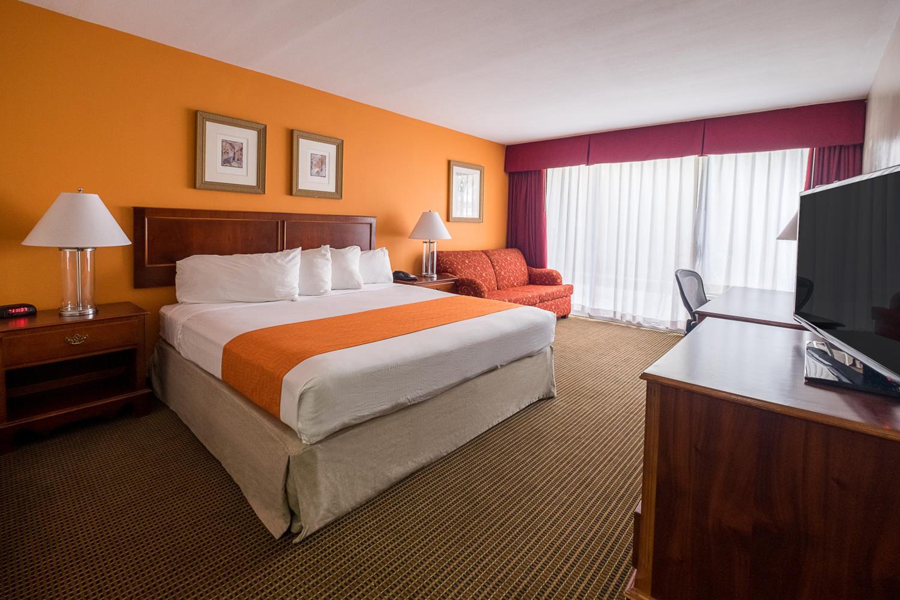 King Room with Mobility/Hearing Impaired Access - Non-Smoking - Photo 4