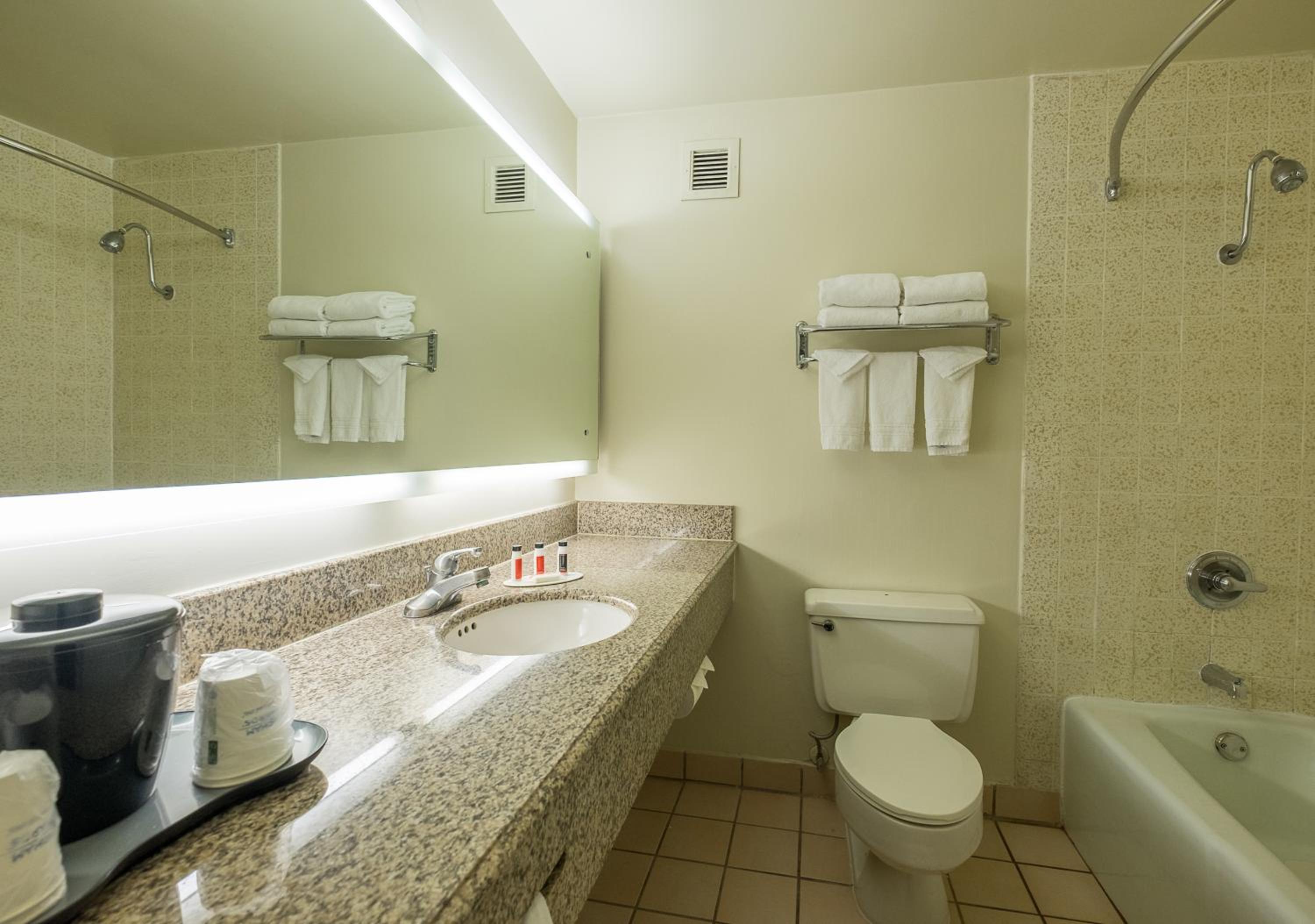 Room with Two Double Beds - Non-Smoking - Photo 5