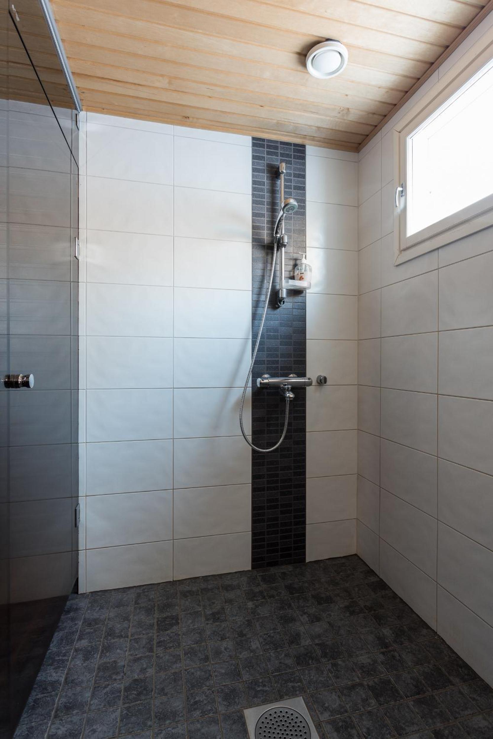 Three-Bedroom Chalet - Pyry - Photo 7