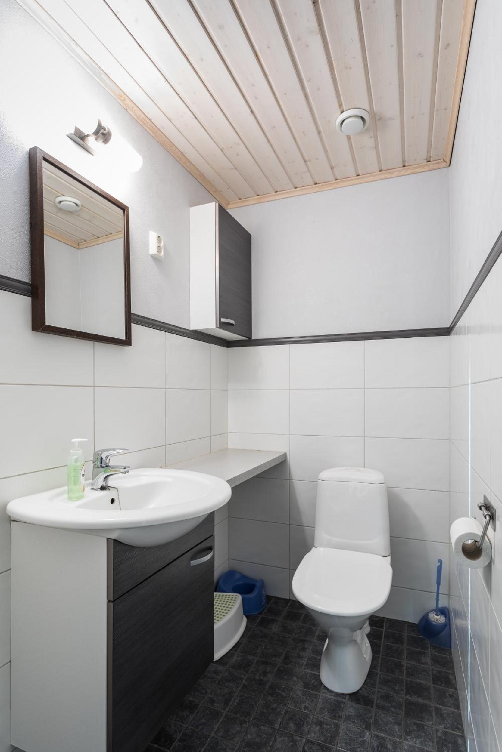Three-Bedroom Chalet - Pyry - Photo 18